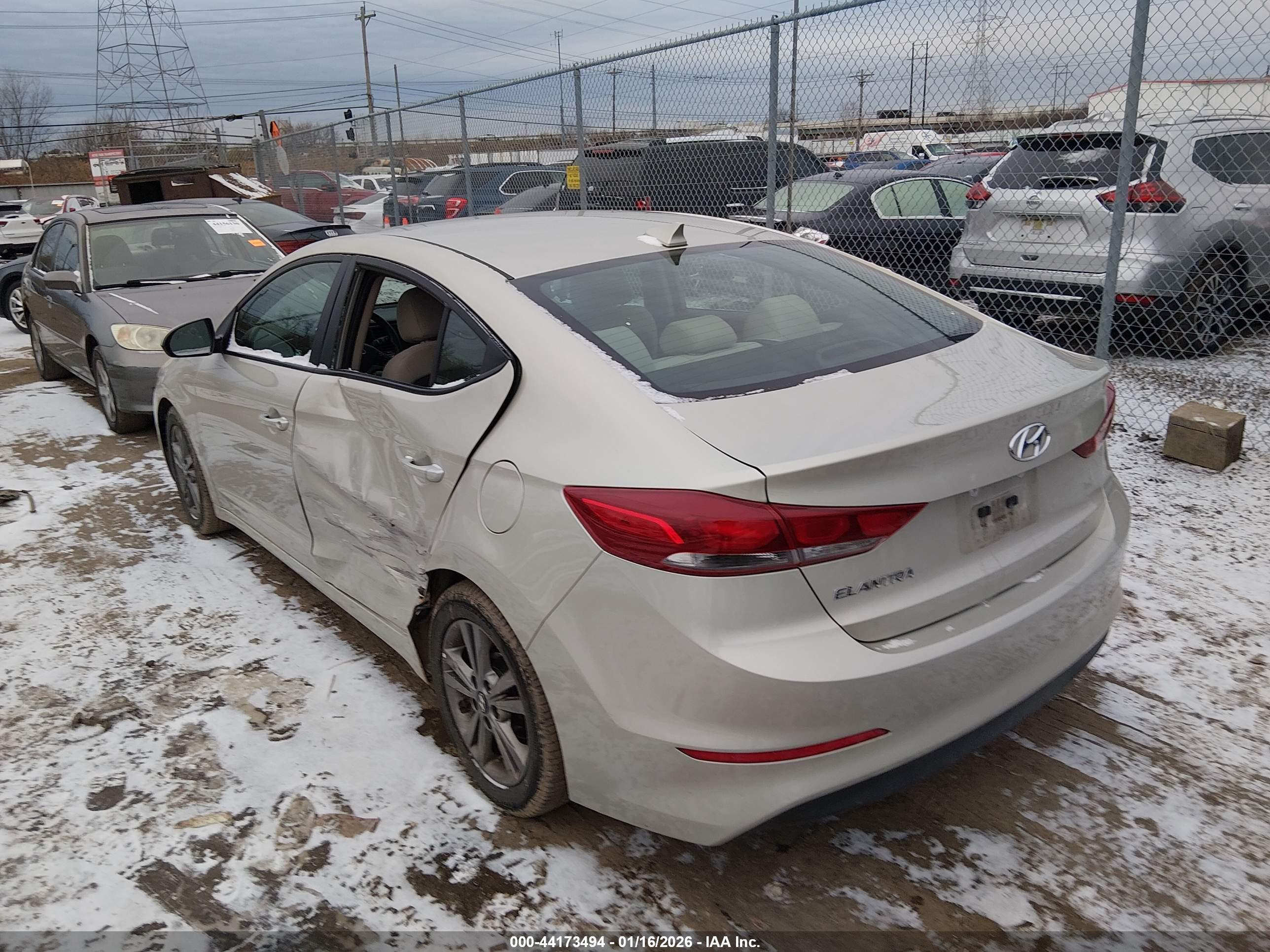 HYUNDAI ELANTRA image 3