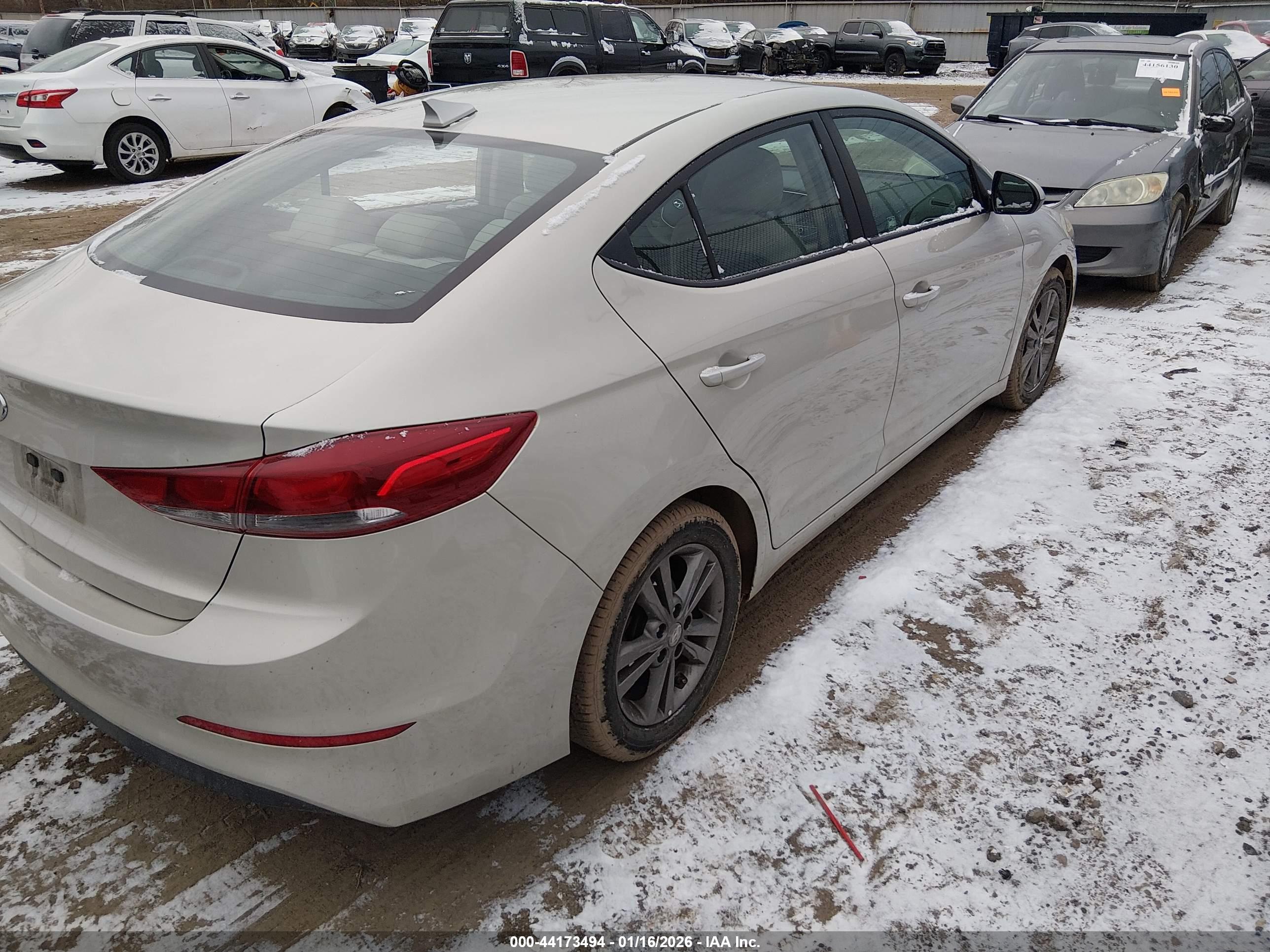 HYUNDAI ELANTRA image 4