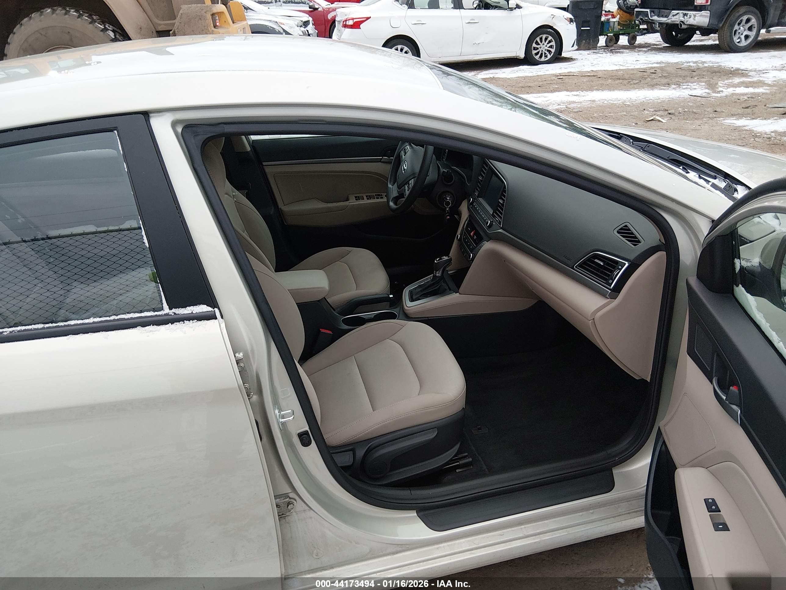 HYUNDAI ELANTRA image 5