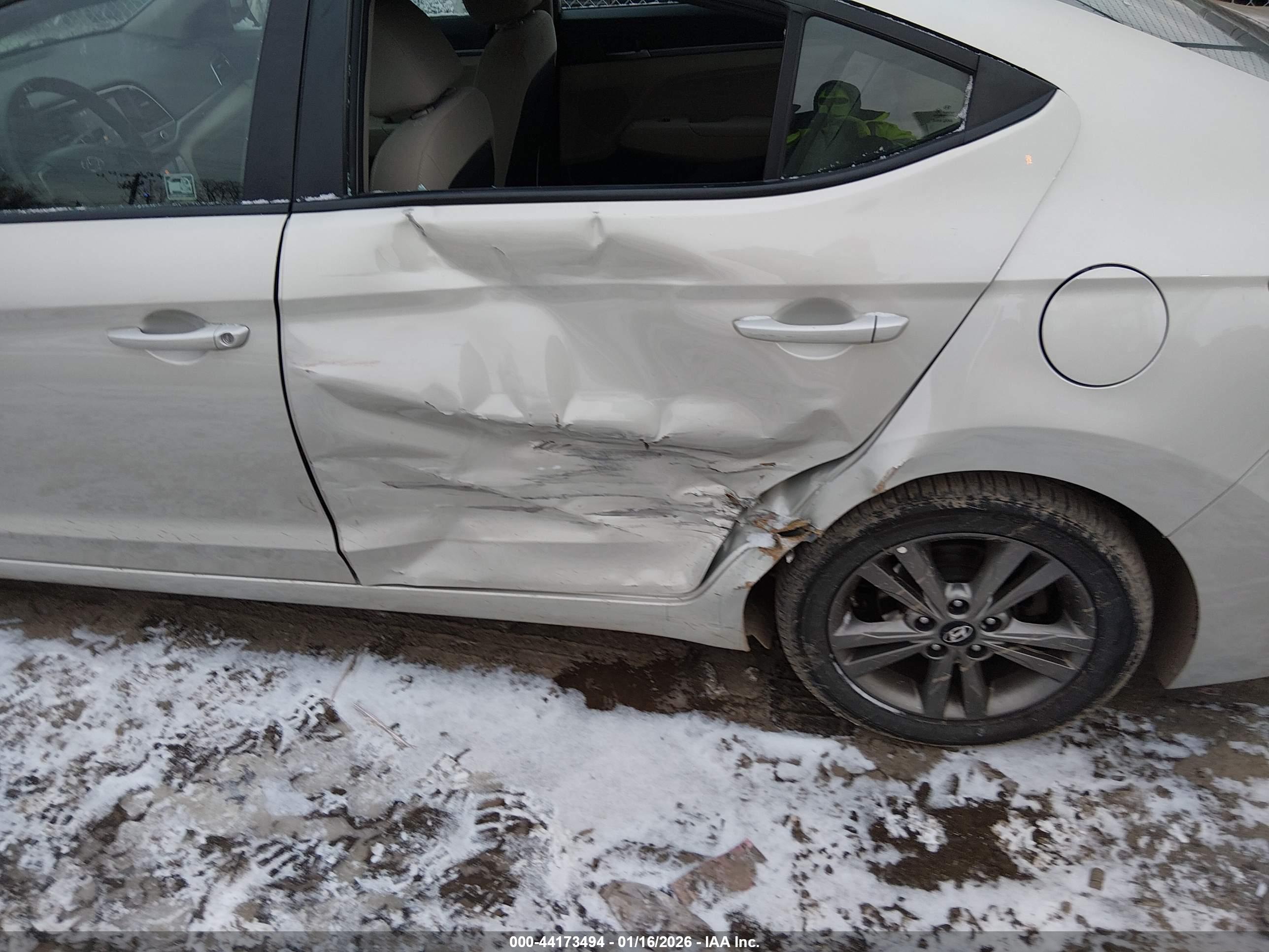 HYUNDAI ELANTRA image 6