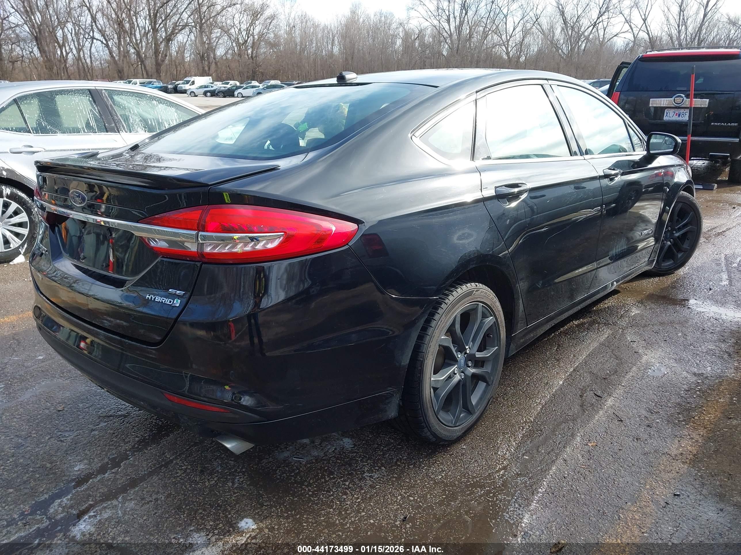 FORD FUSION image 4