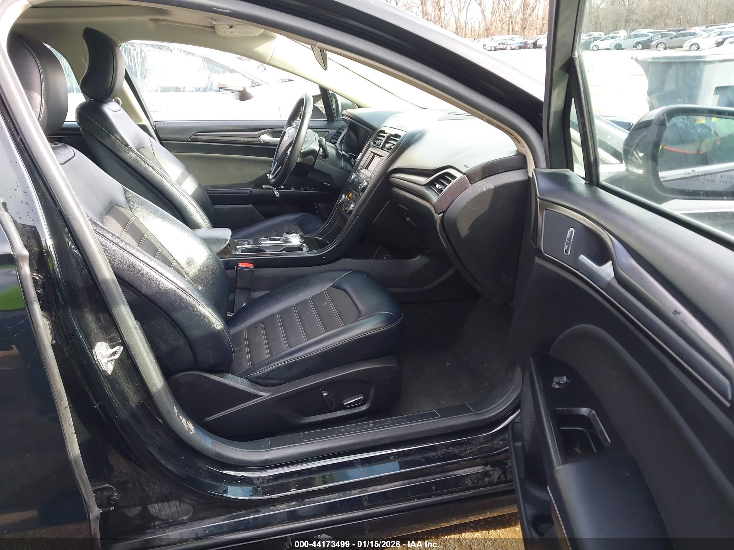 FORD FUSION image 5