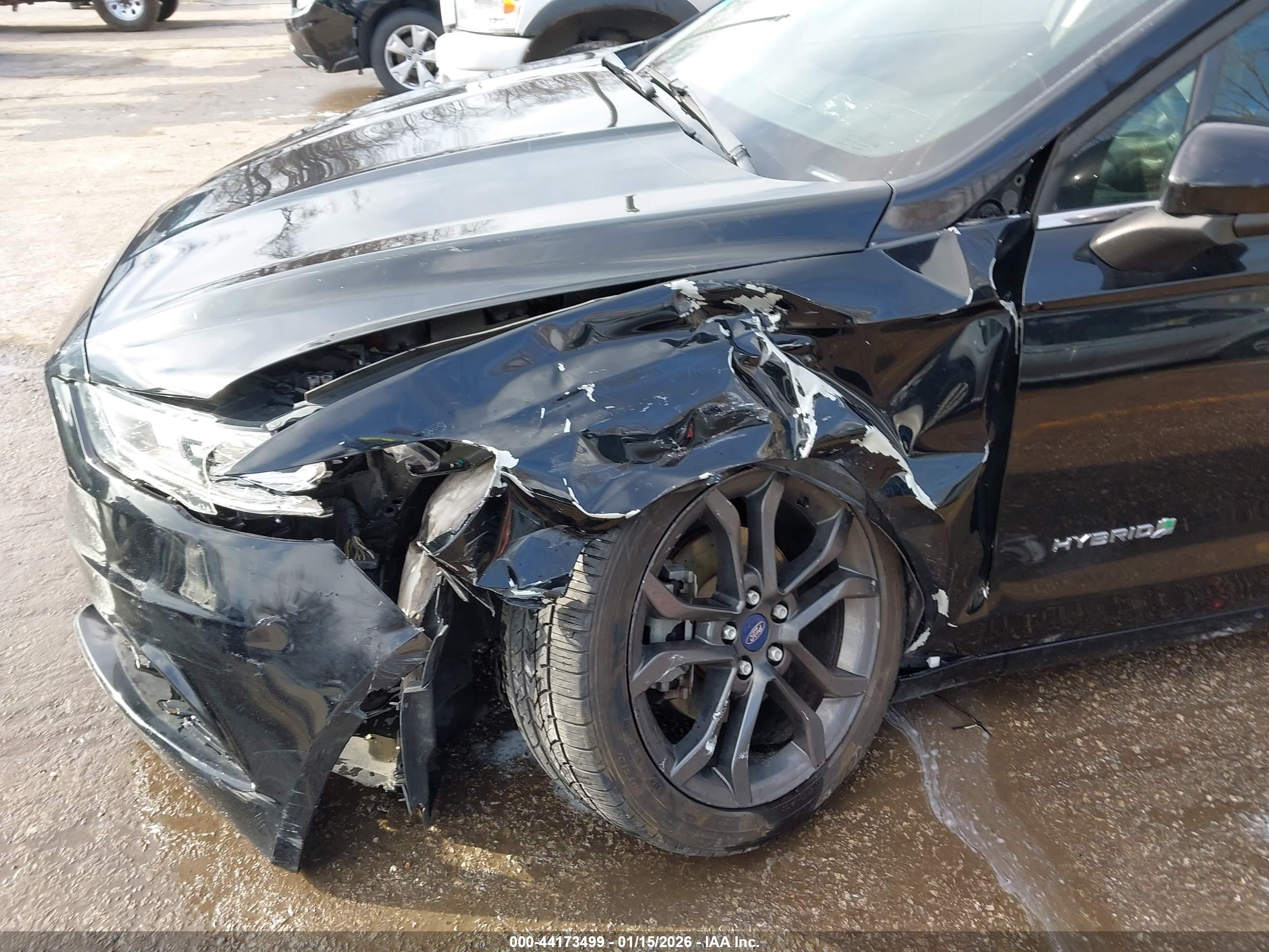 FORD FUSION image 6