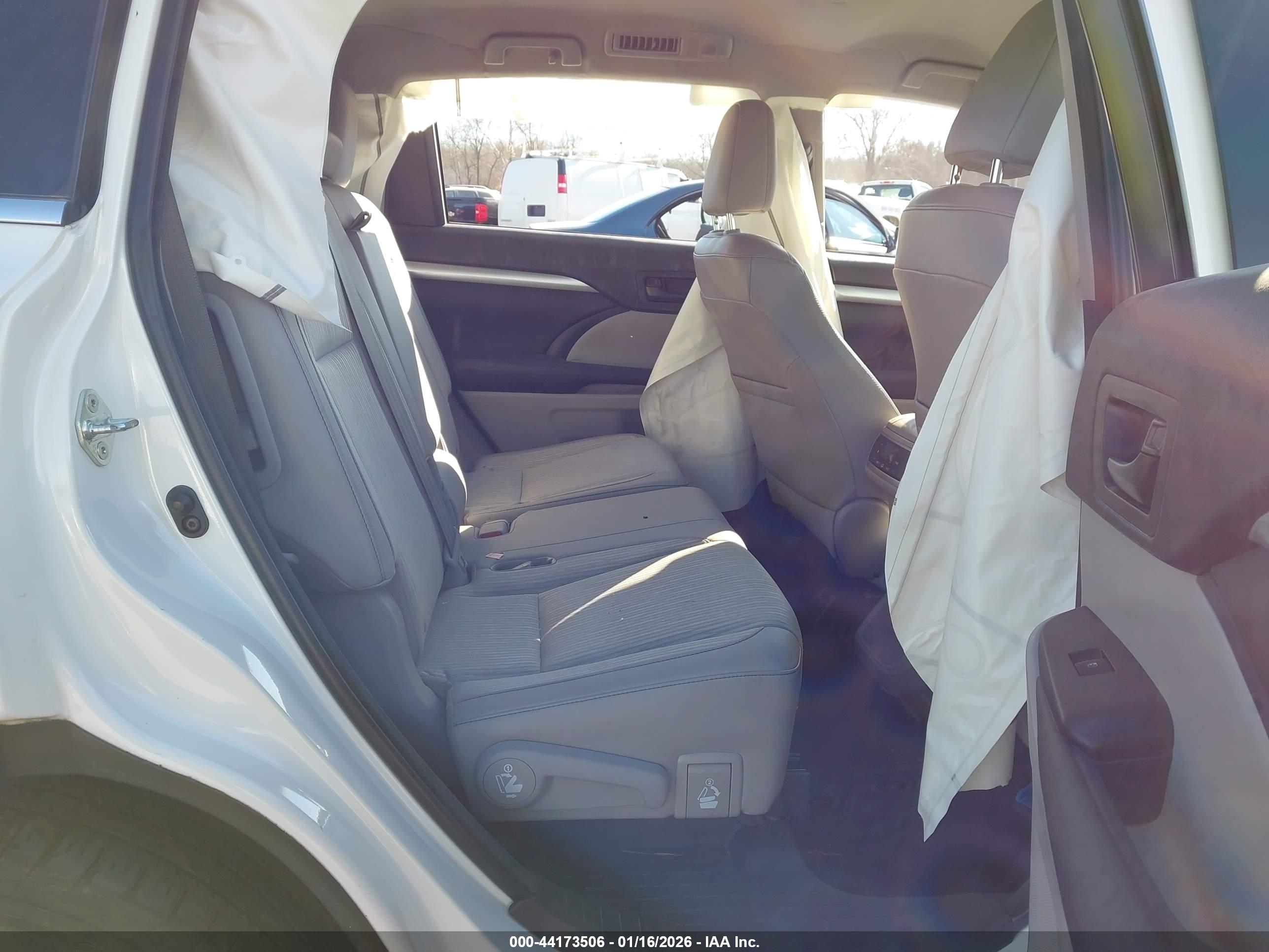 TOYOTA HIGHLANDER image 8