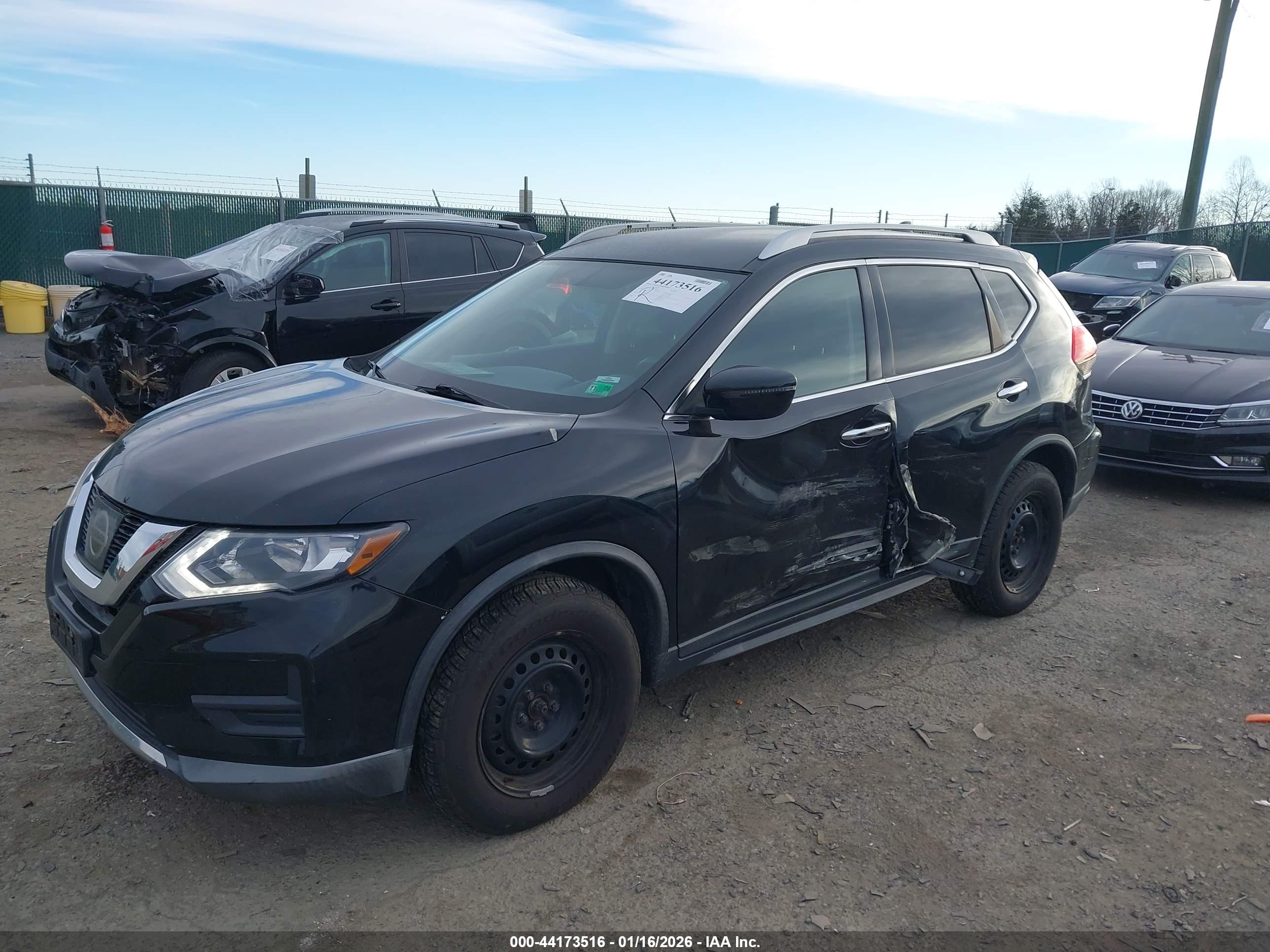 NISSAN ROGUE image 2