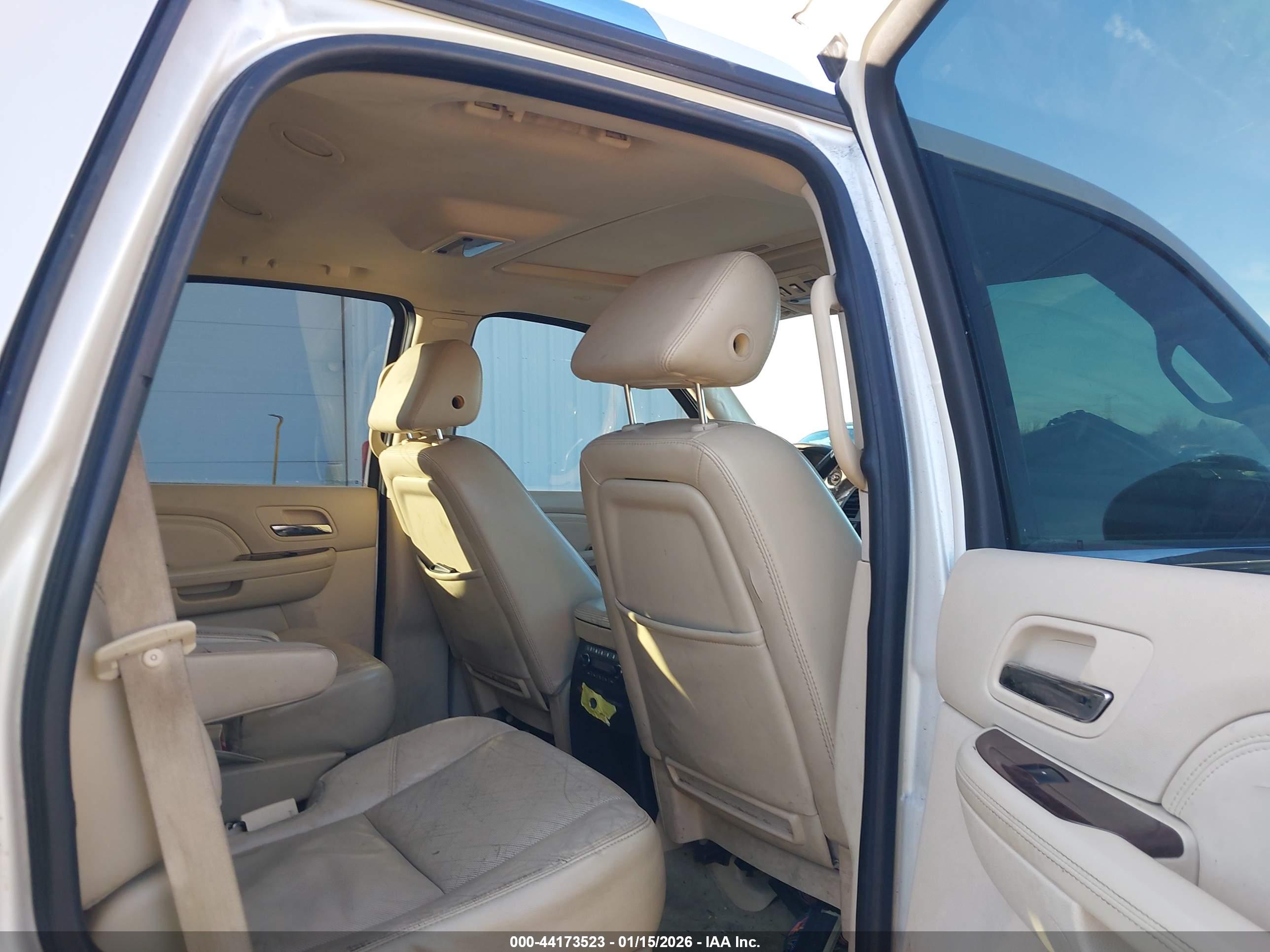 CADILLAC ESCALADE image 8