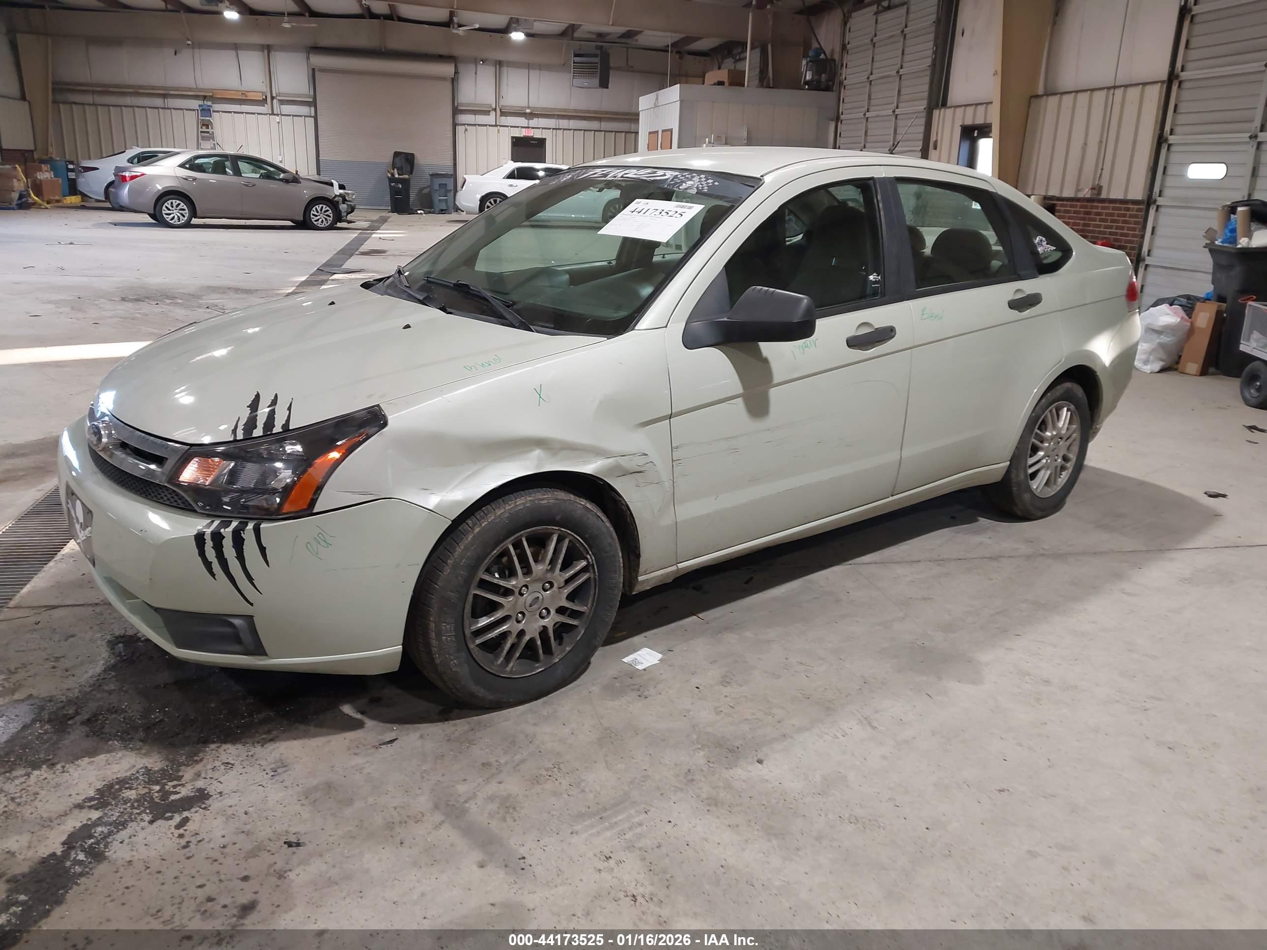 FORD FOCUS image 2