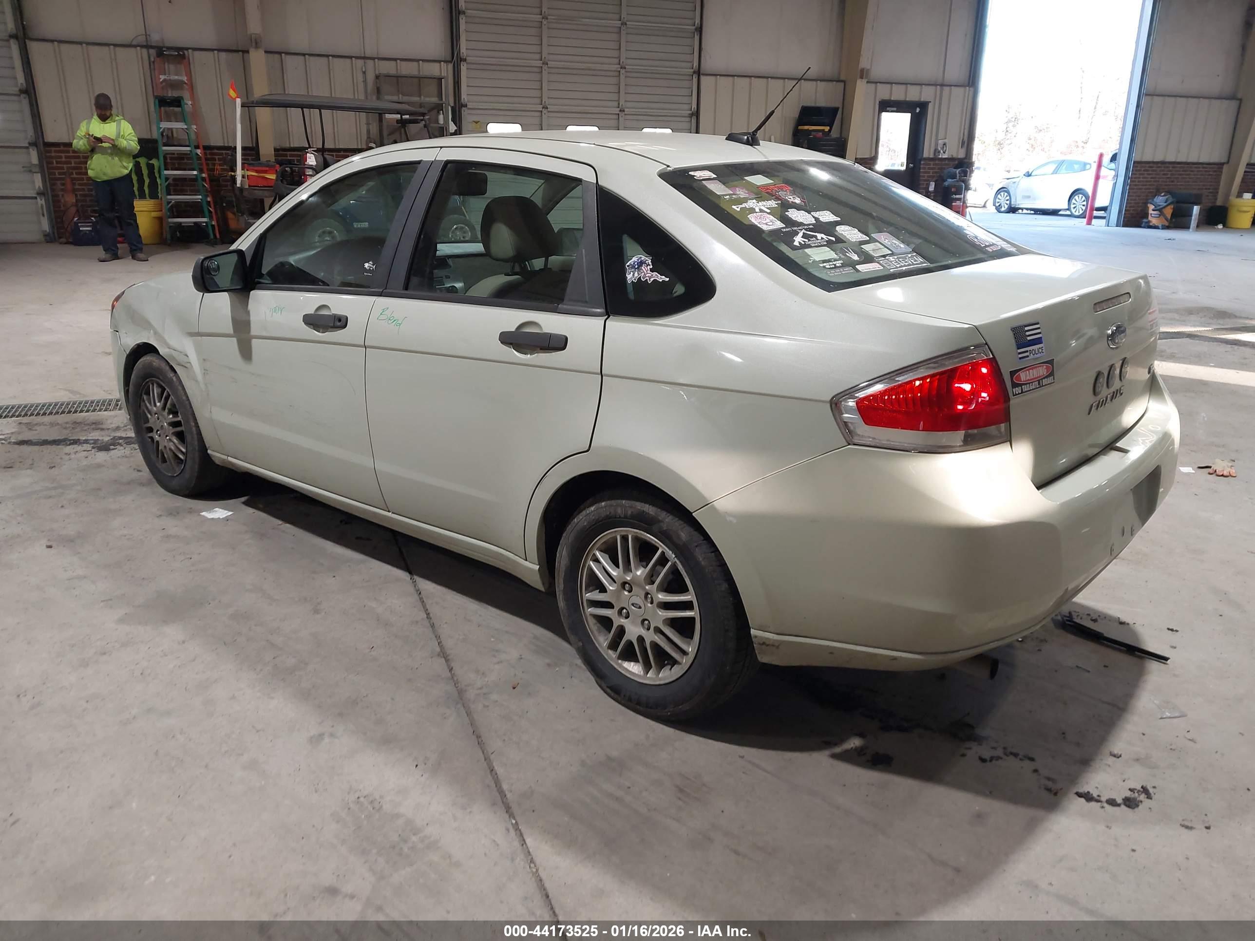 FORD FOCUS image 3