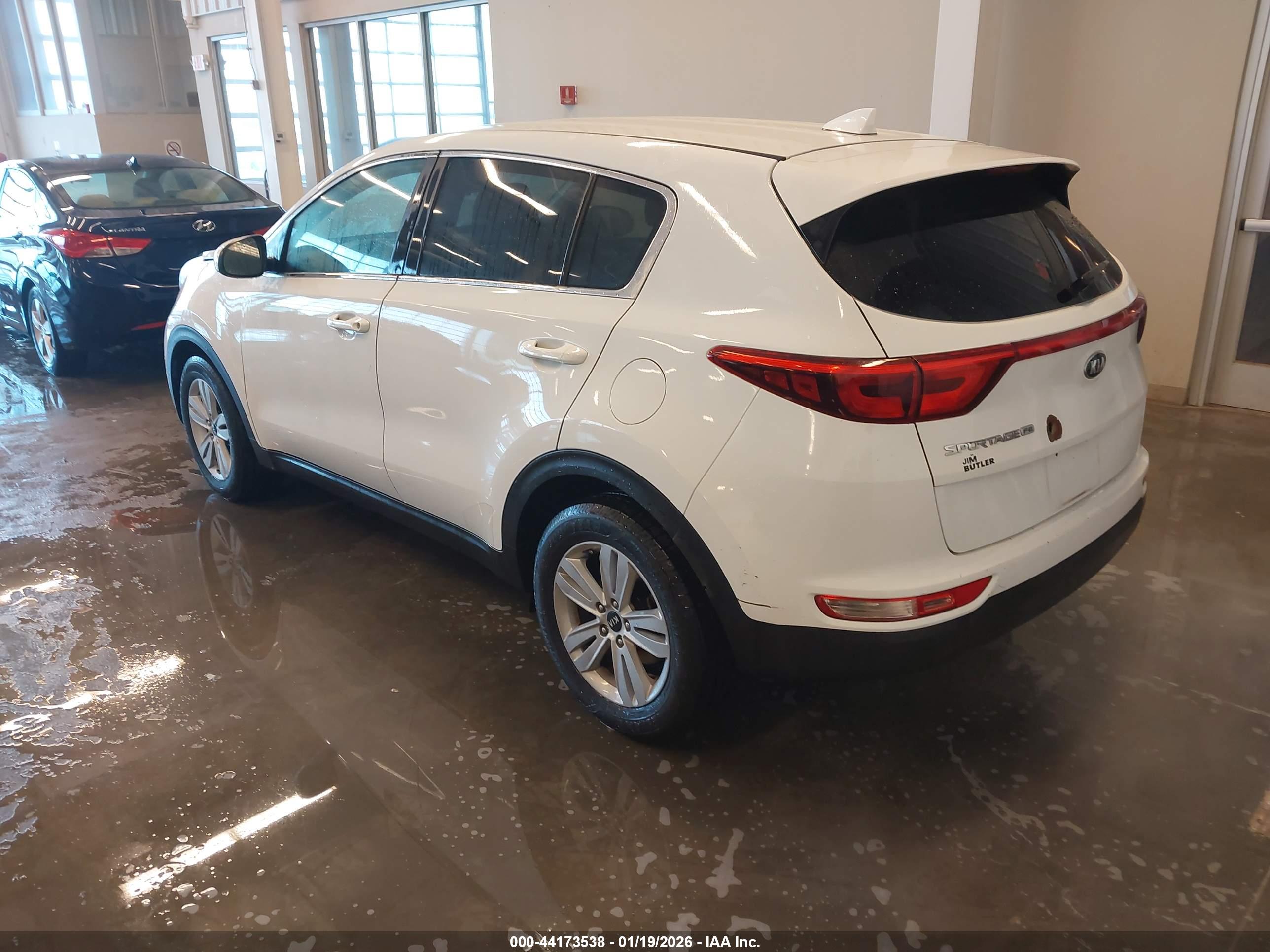 KIA SPORTAGE image 3
