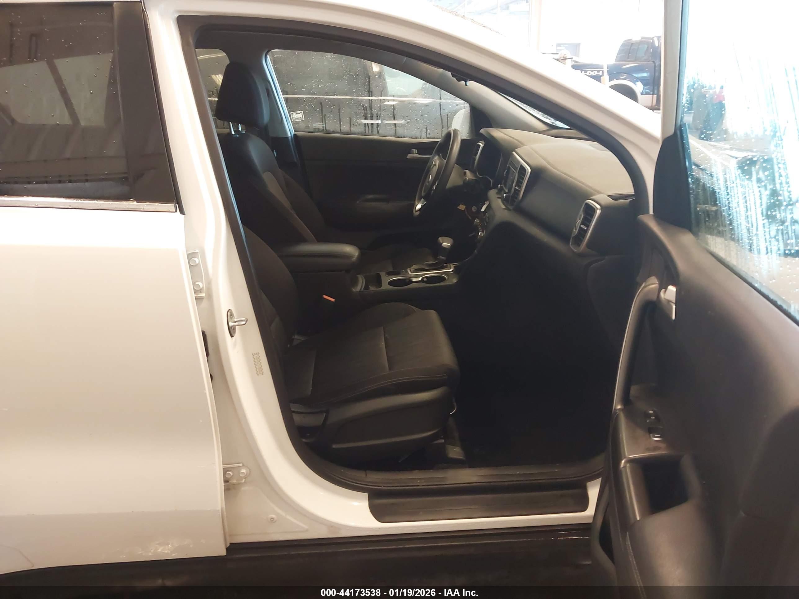 KIA SPORTAGE image 5