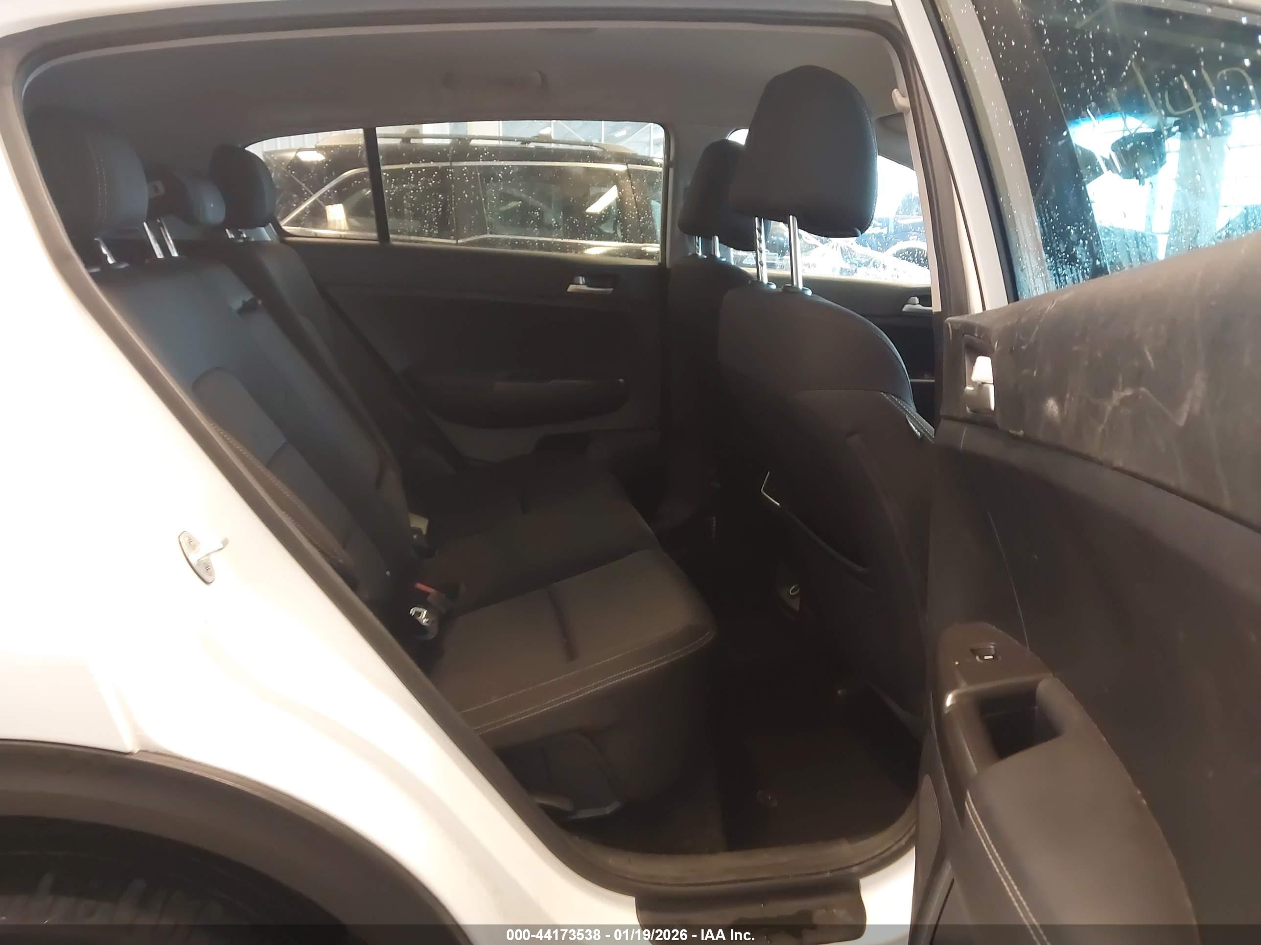 KIA SPORTAGE image 8