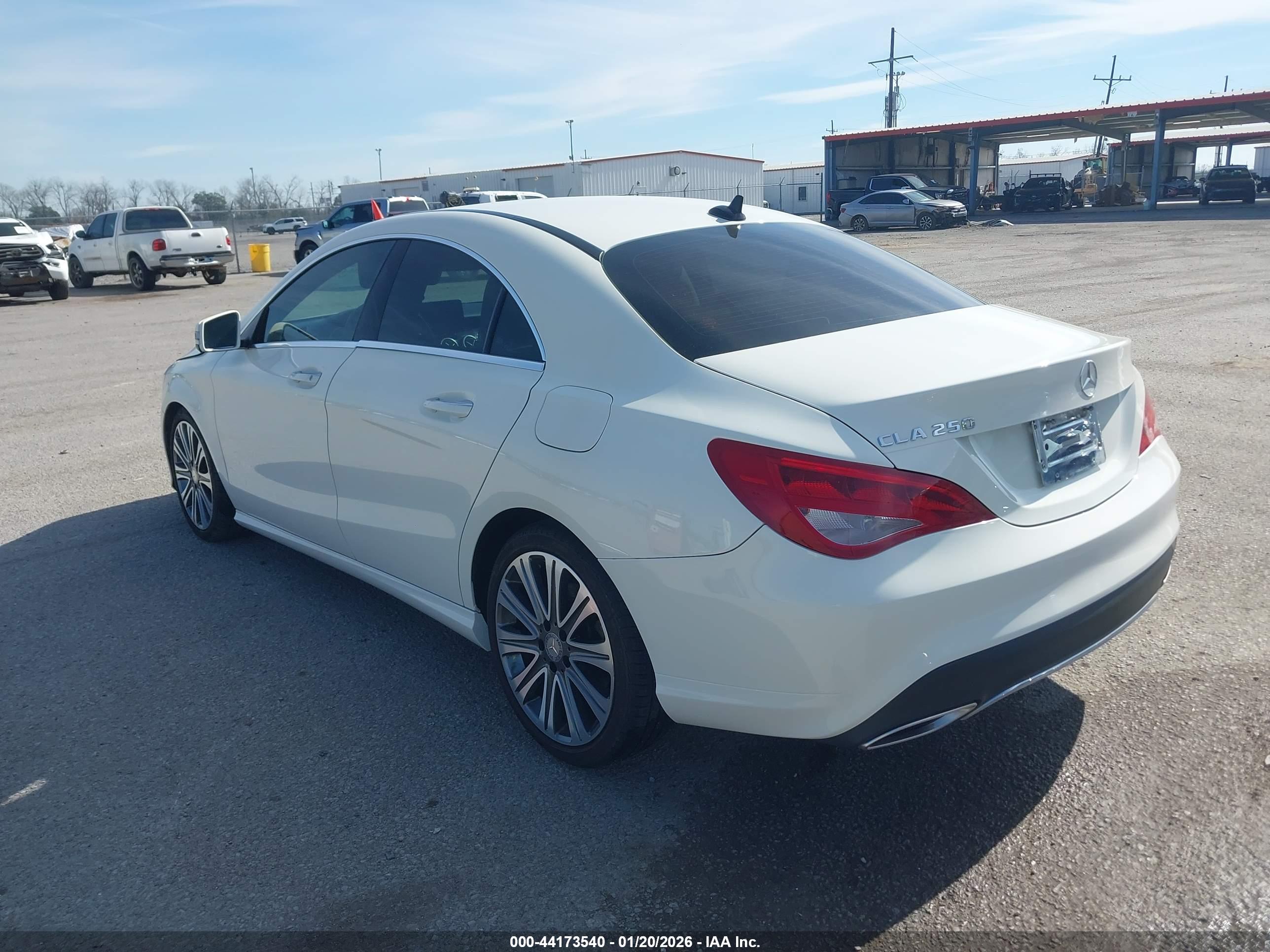 MERCEDES-BENZ CLA image 3