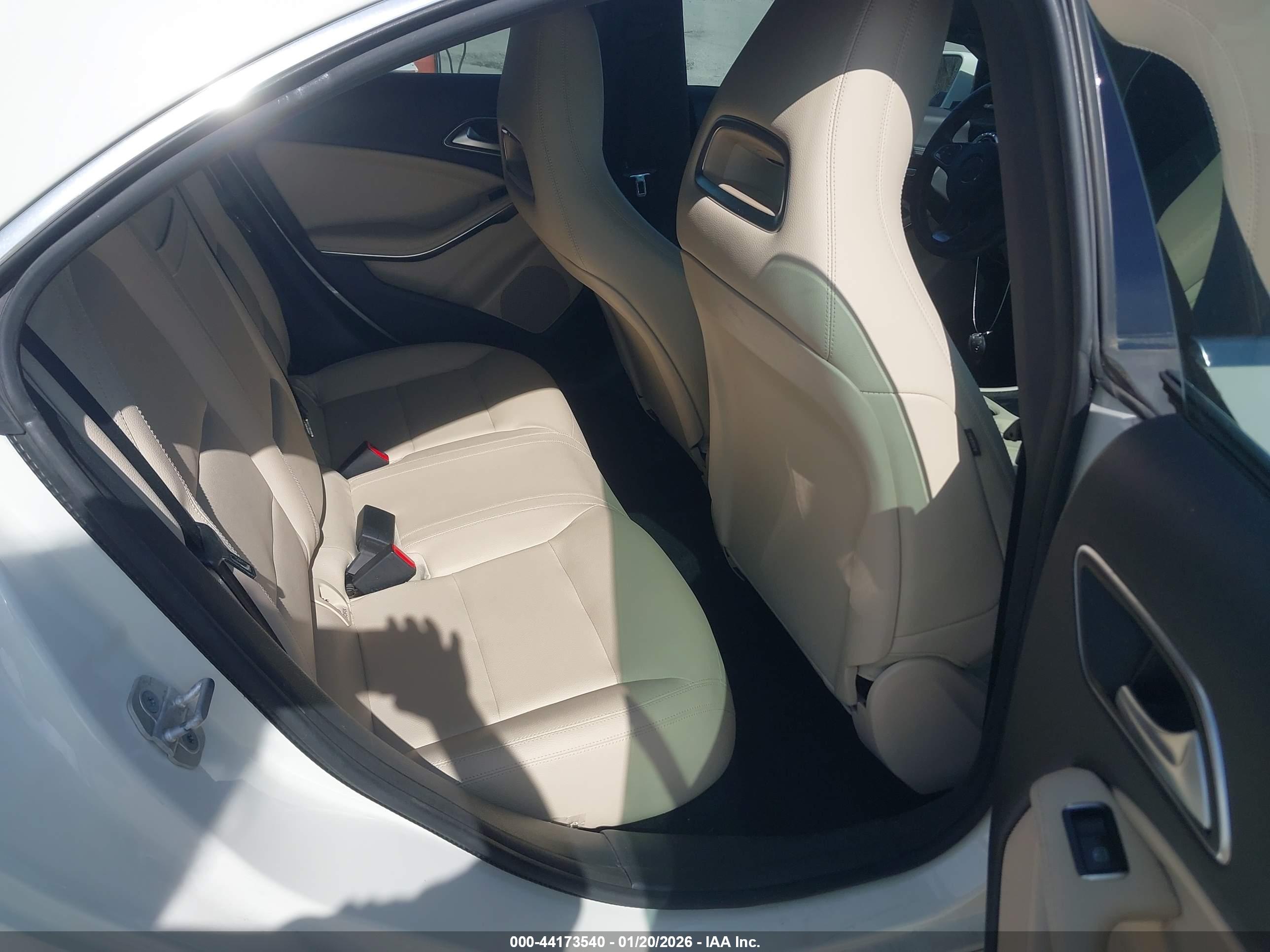 MERCEDES-BENZ CLA image 8