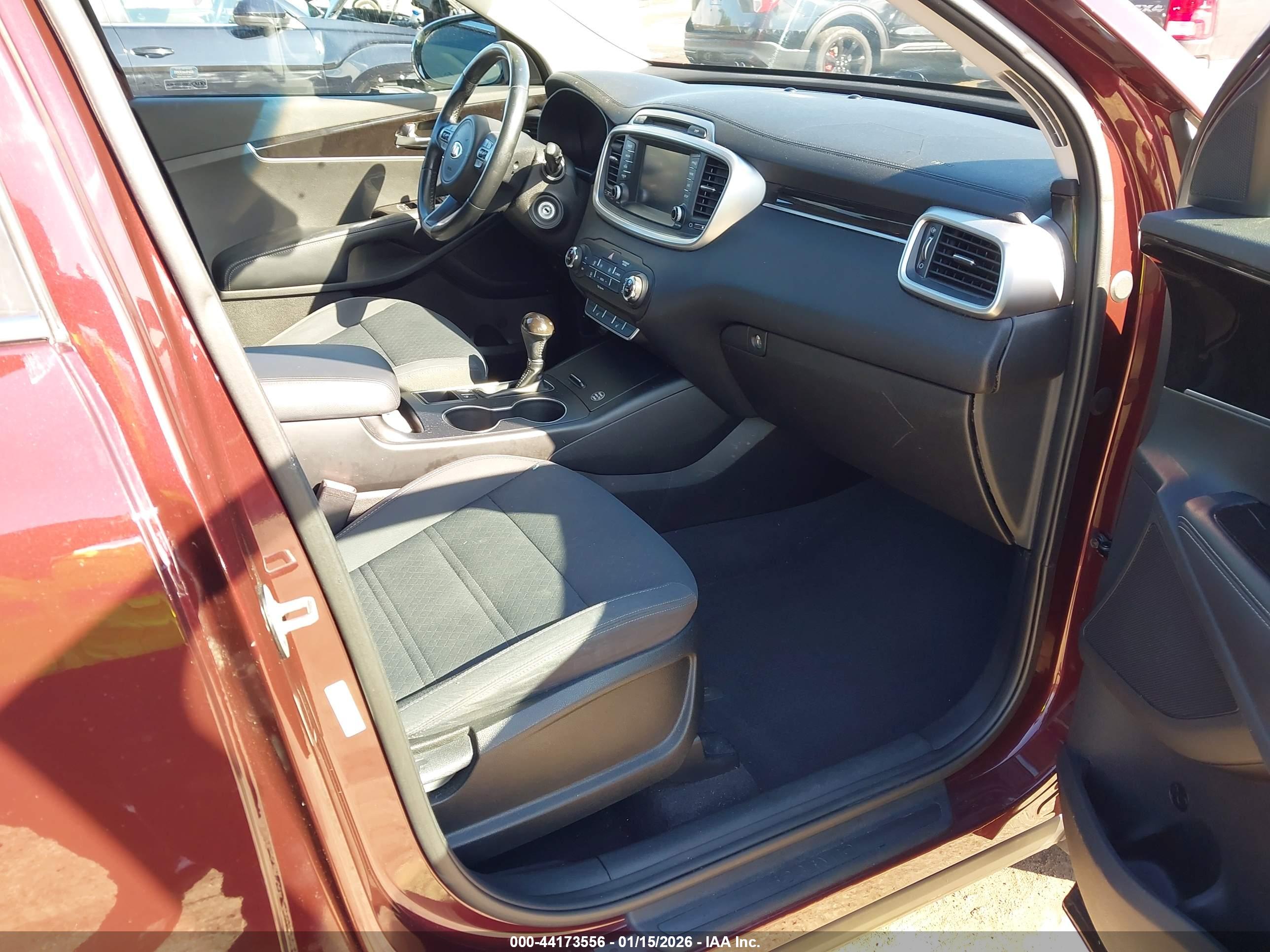 KIA SORENTO image 5