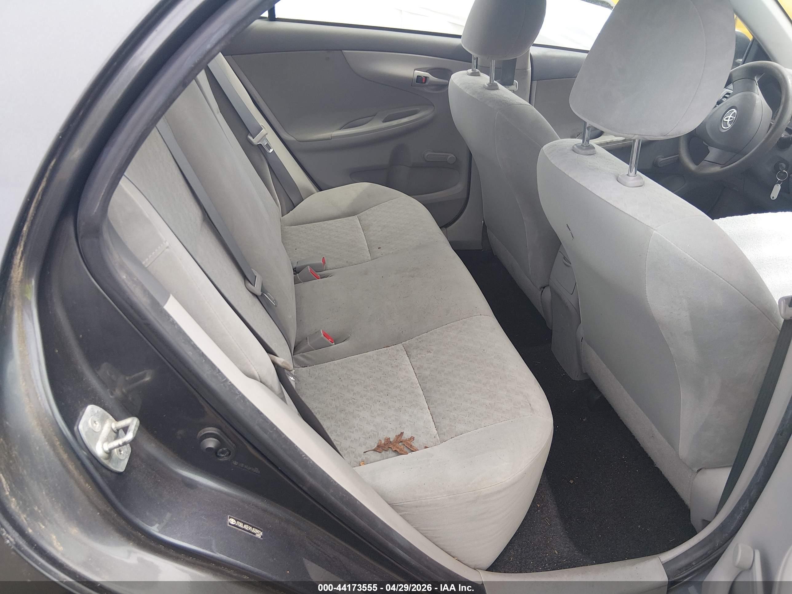 TOYOTA COROLLA image 8