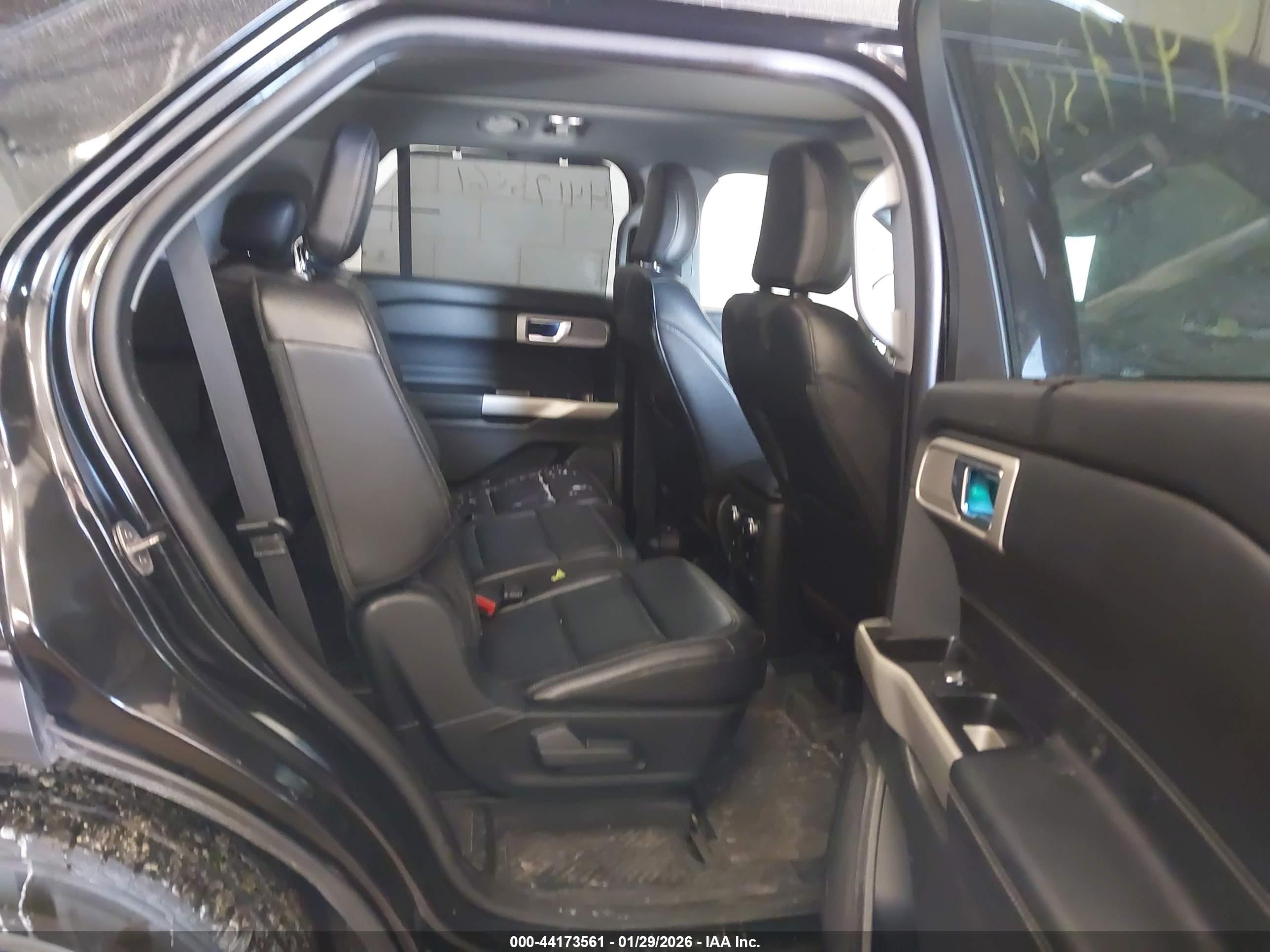 FORD EXPLORER image 8