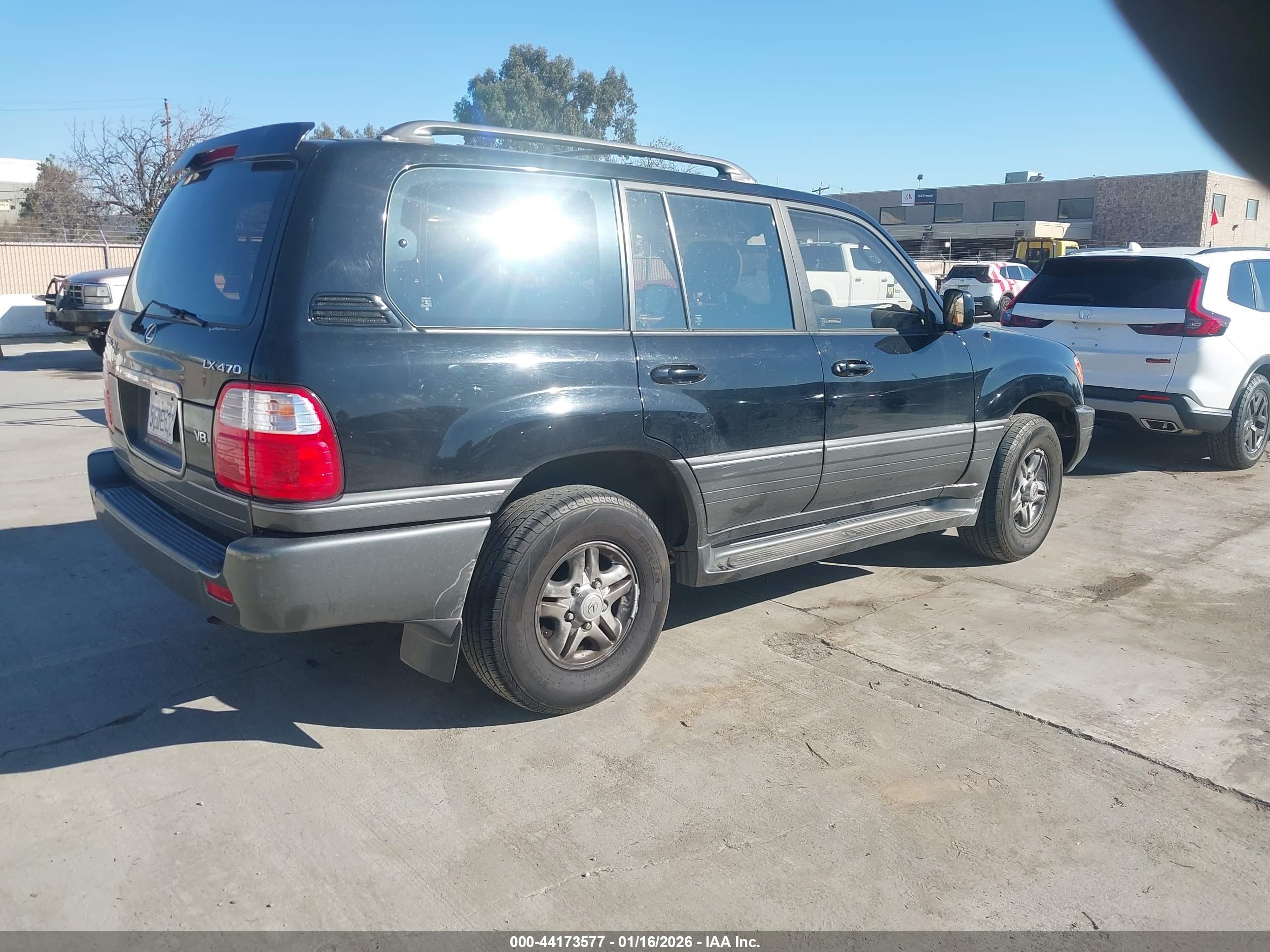 LEXUS LX image 4