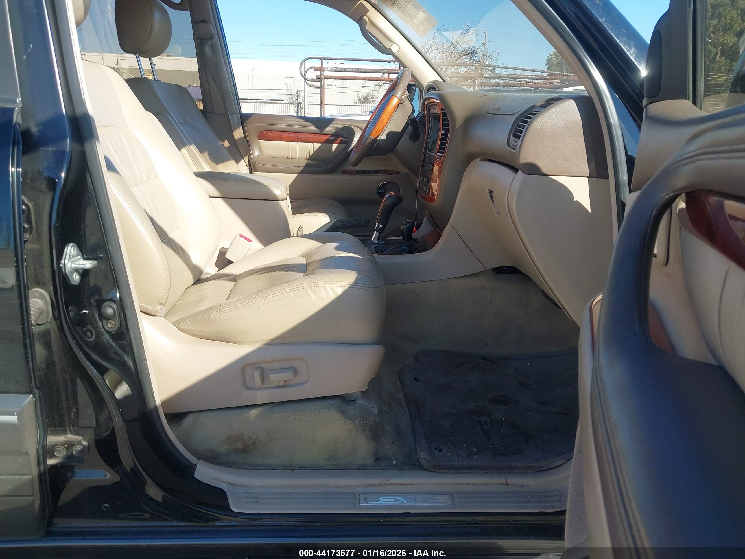 LEXUS LX image 5