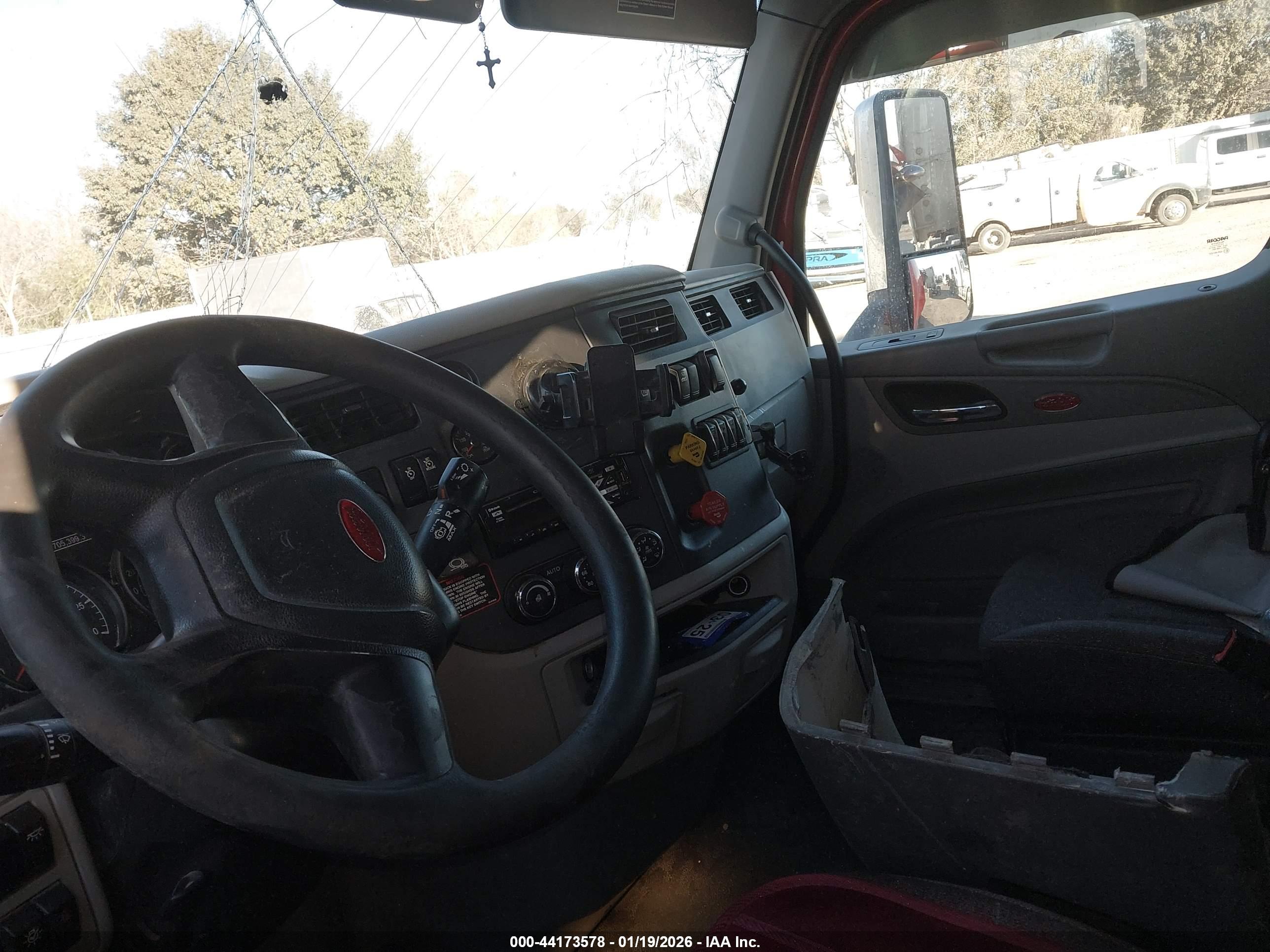 PETERBILT 579 image 7