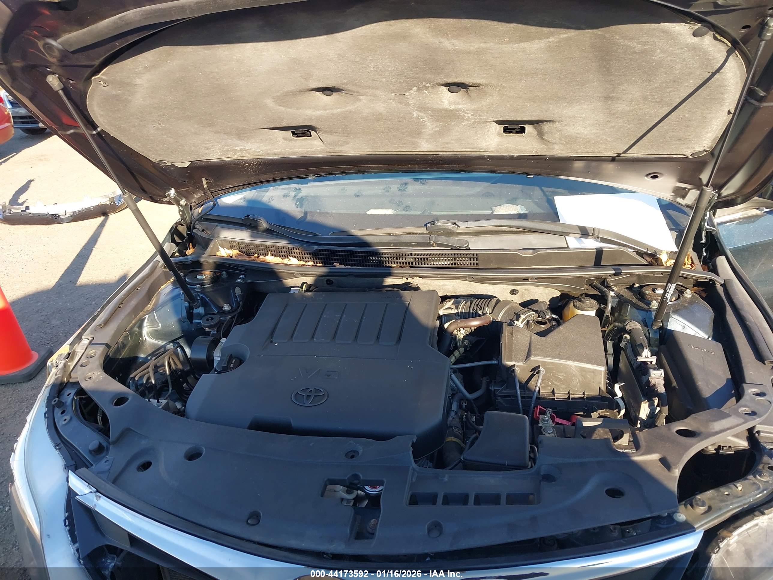 TOYOTA AVALON image 10