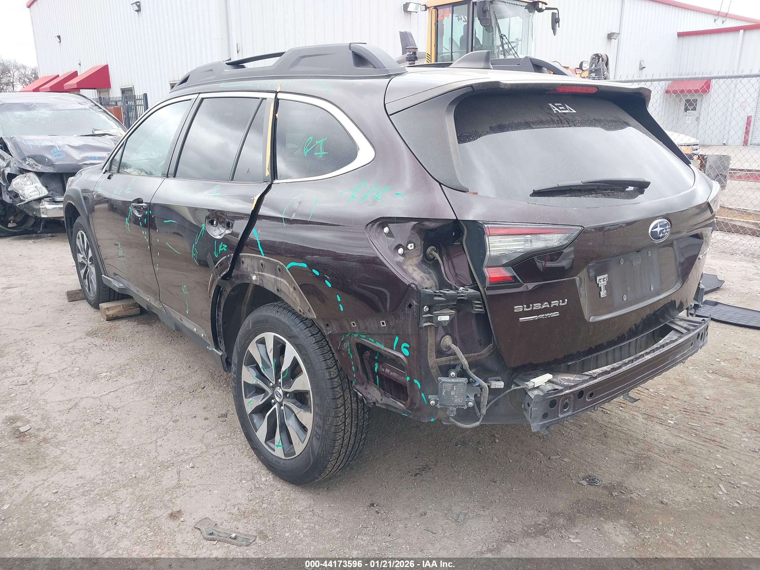 SUBARU OUTBACK image 3