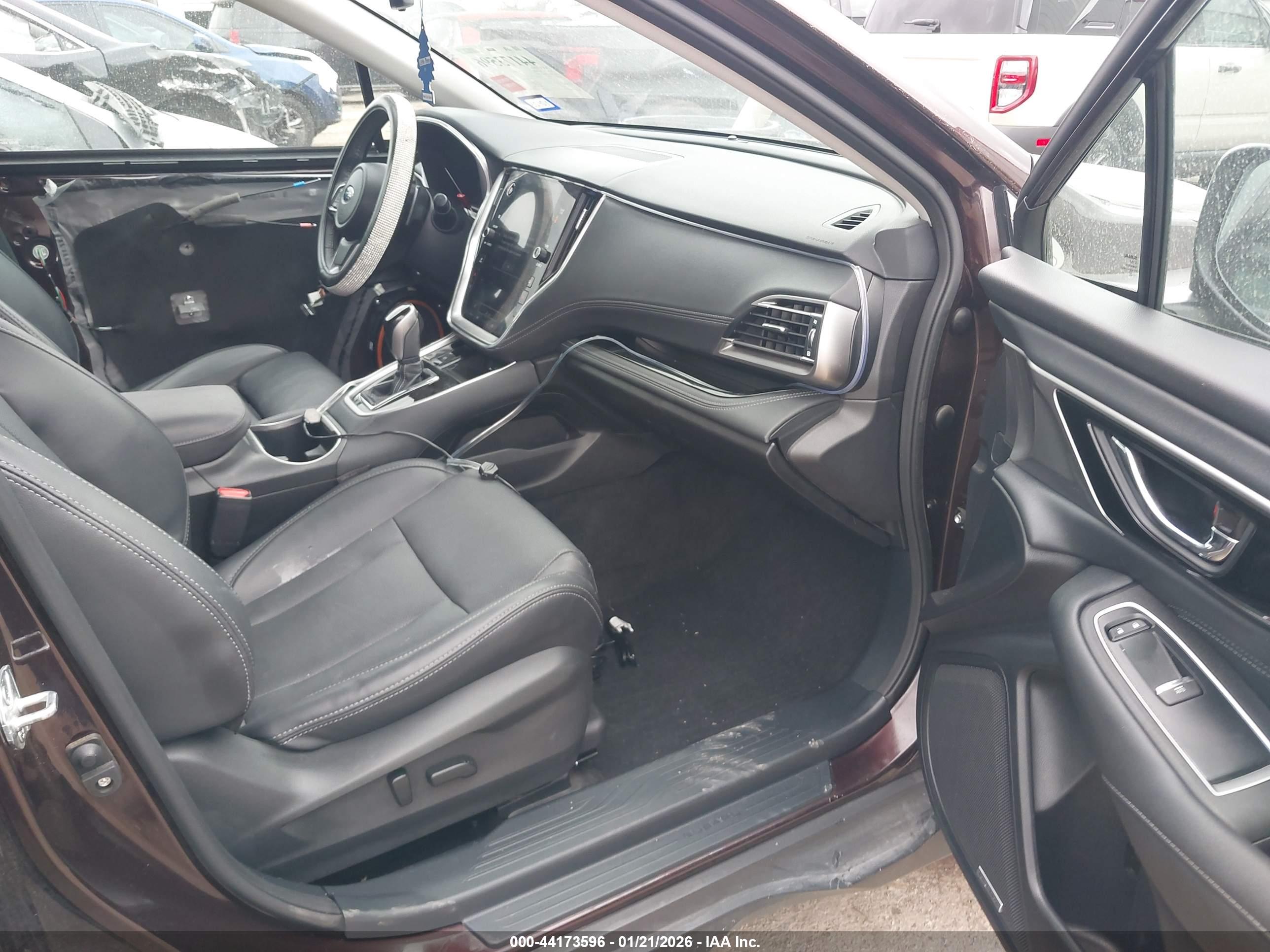 SUBARU OUTBACK image 5