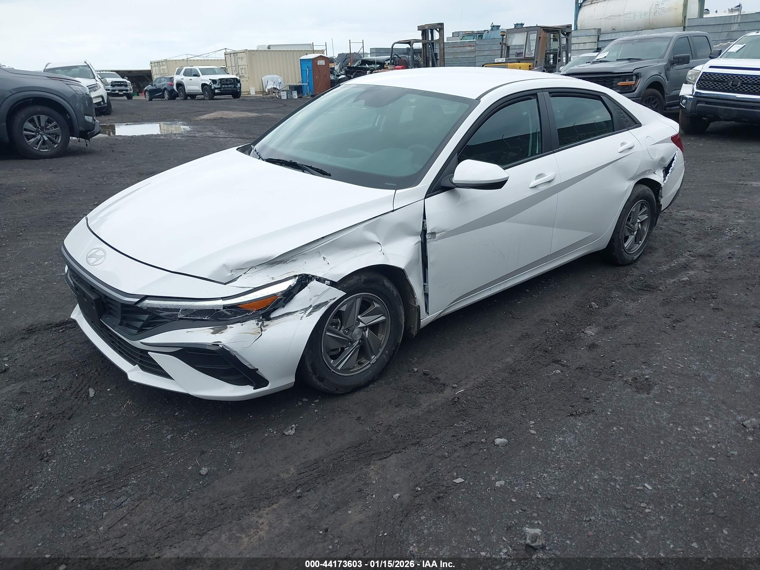 HYUNDAI ELANTRA image 2