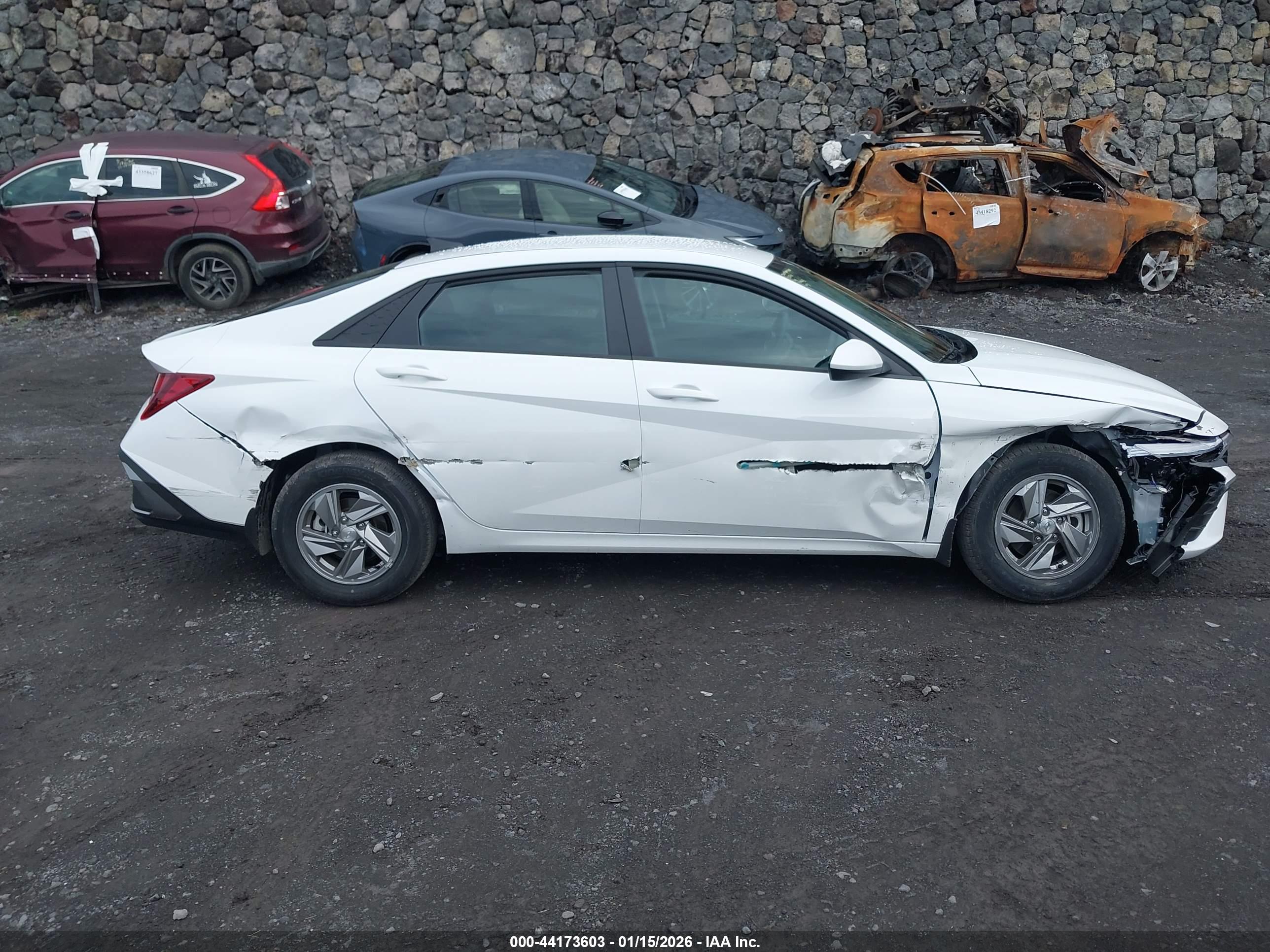 HYUNDAI ELANTRA image 6