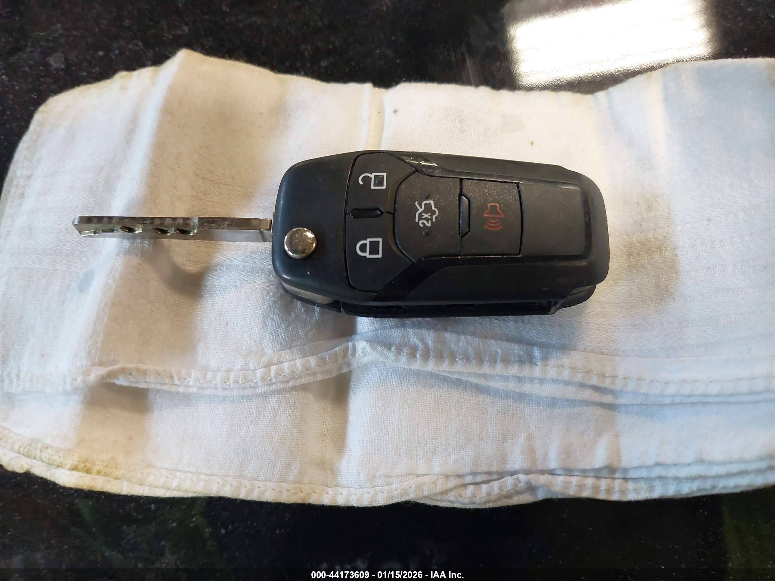 FORD FUSION image 11