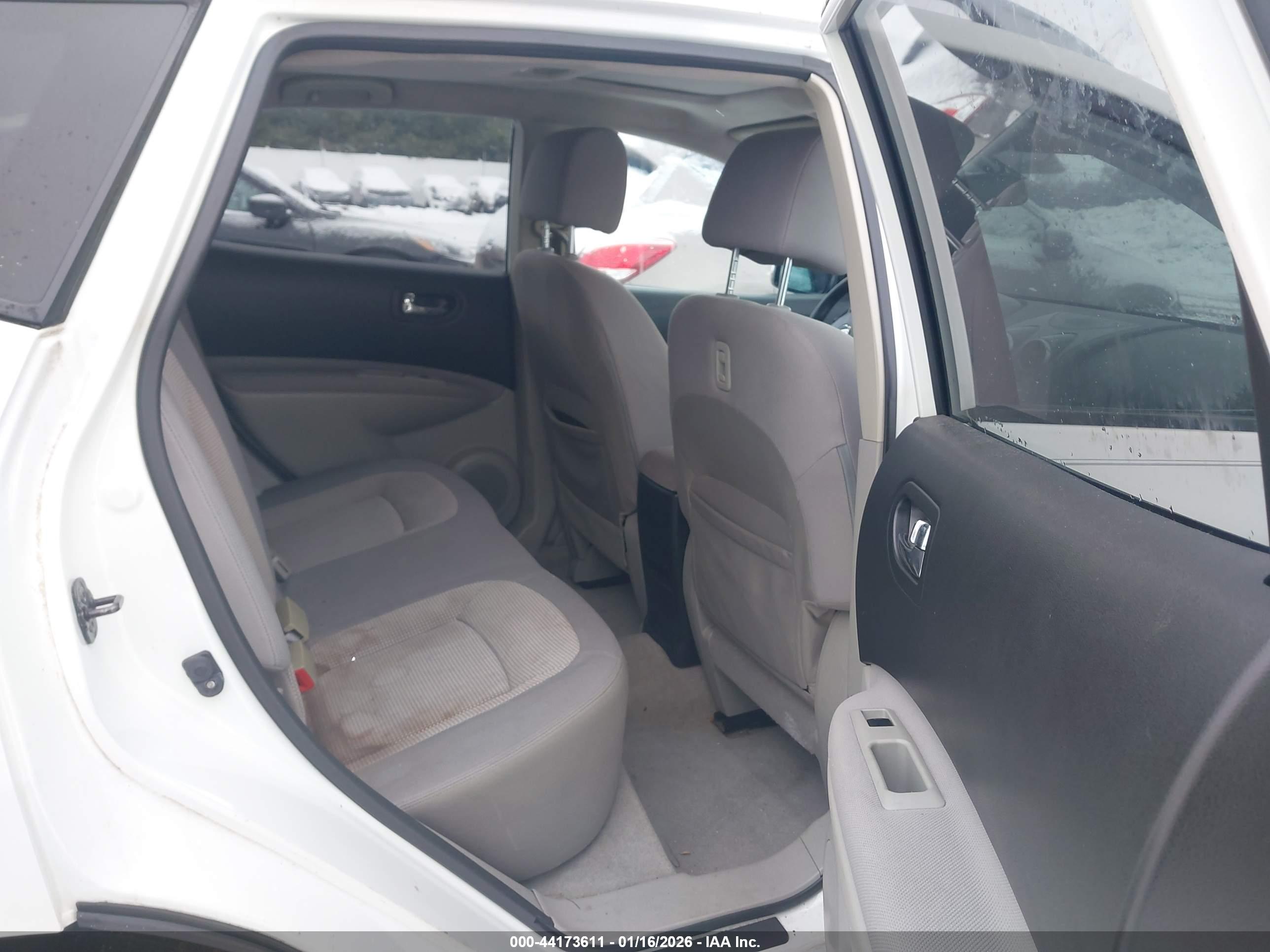 NISSAN ROGUE image 8