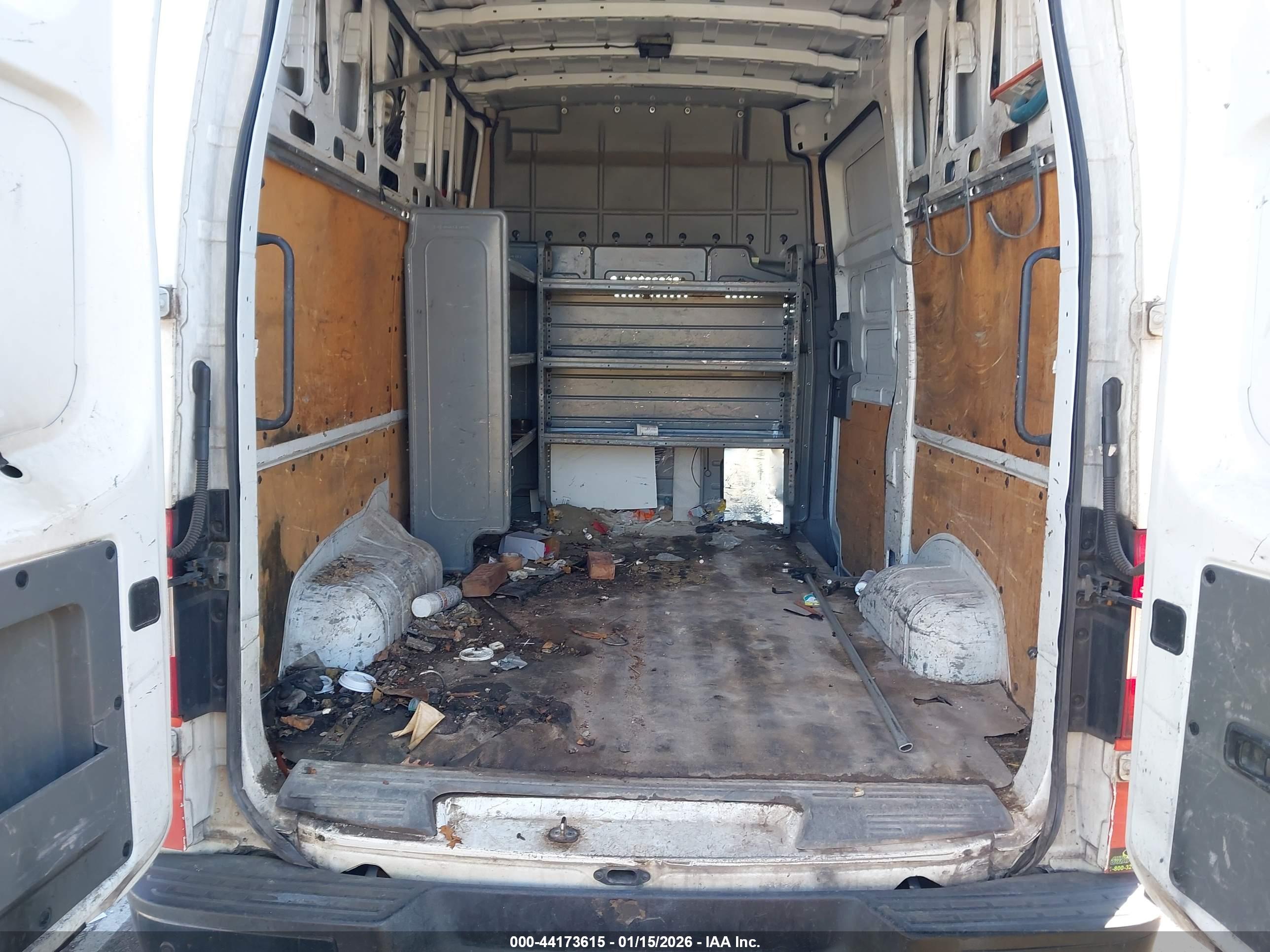 NISSAN NV image 8