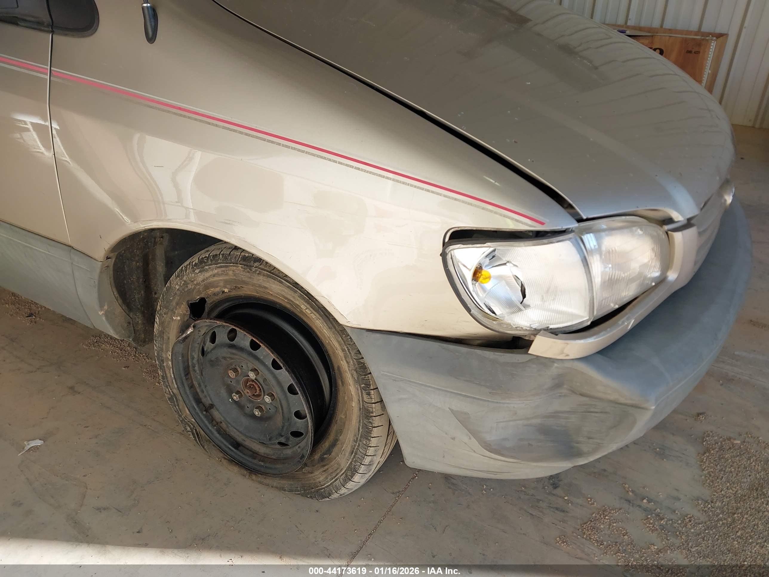 TOYOTA SIENNA image 6