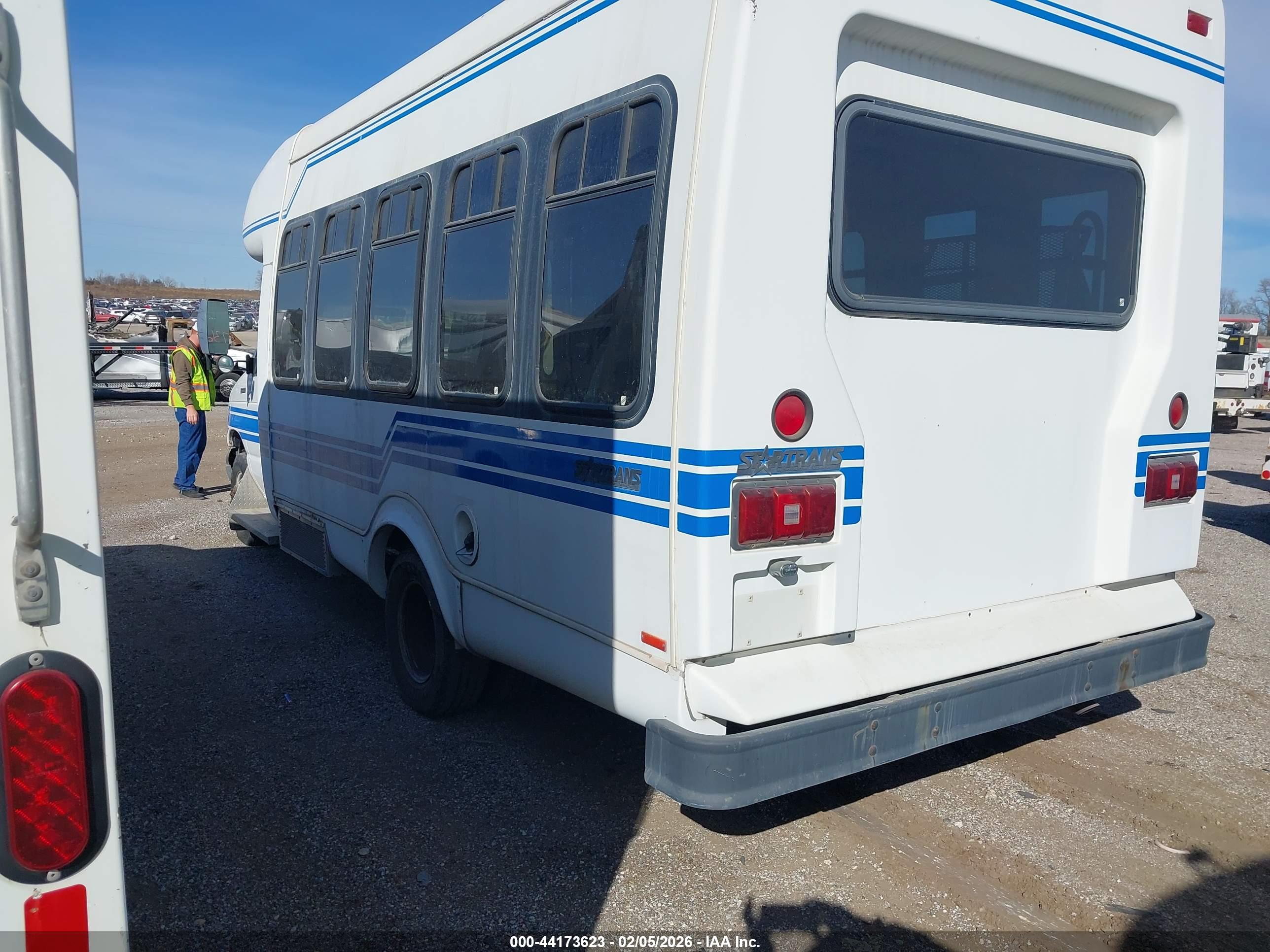 FORD ECONOLINE image 3