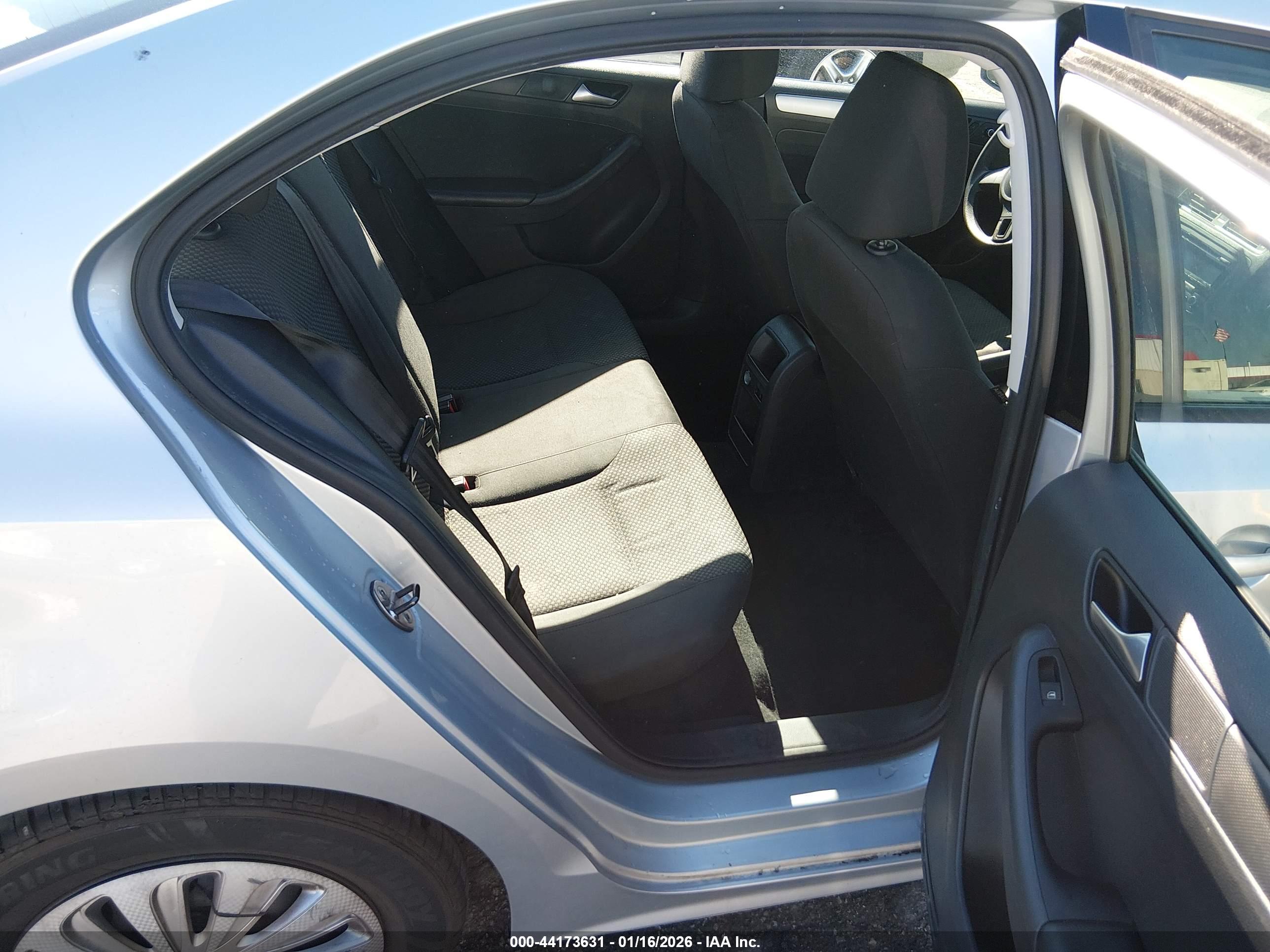 VOLKSWAGEN JETTA image 8