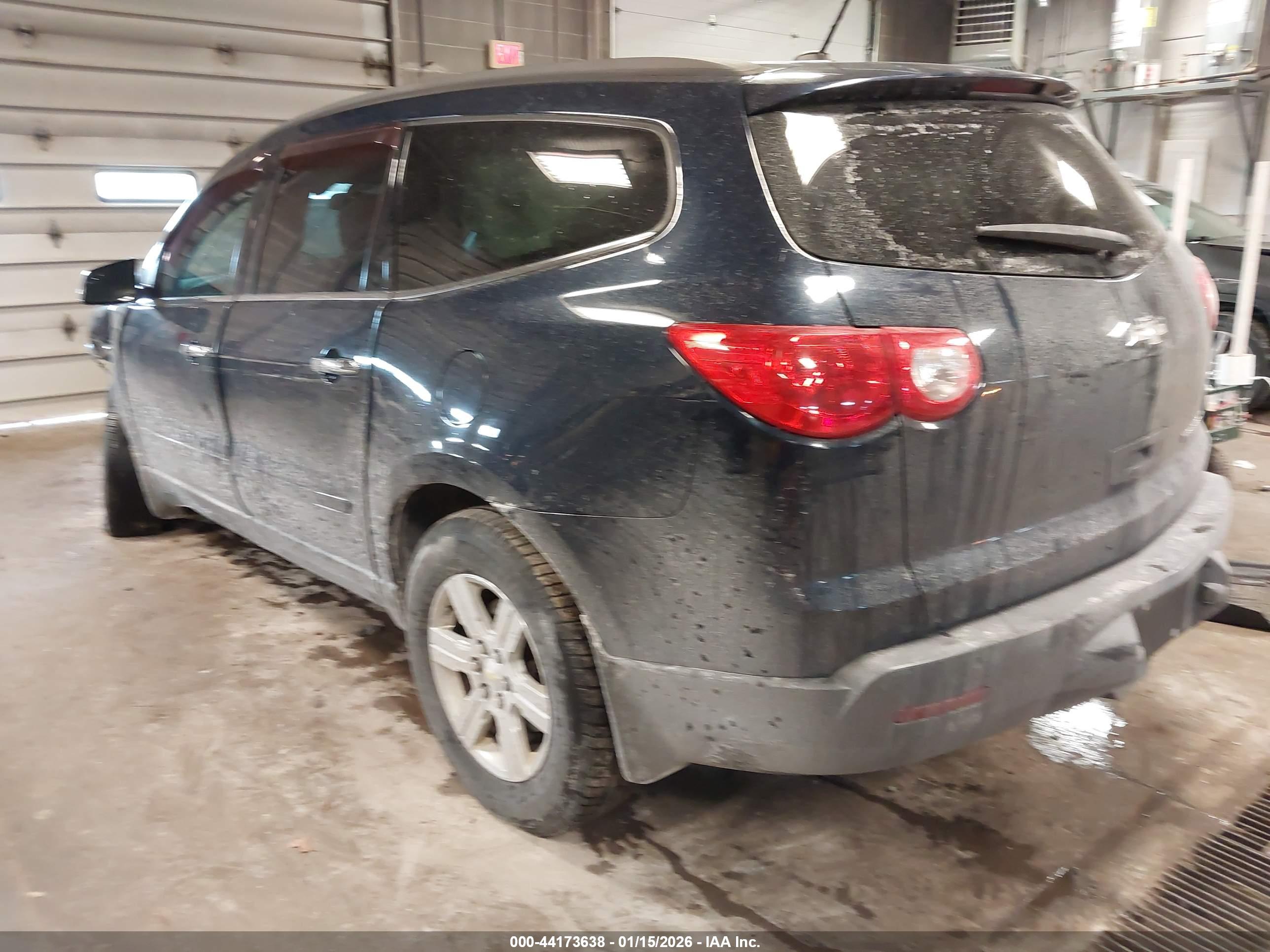 CHEVROLET TRAVERSE image 3