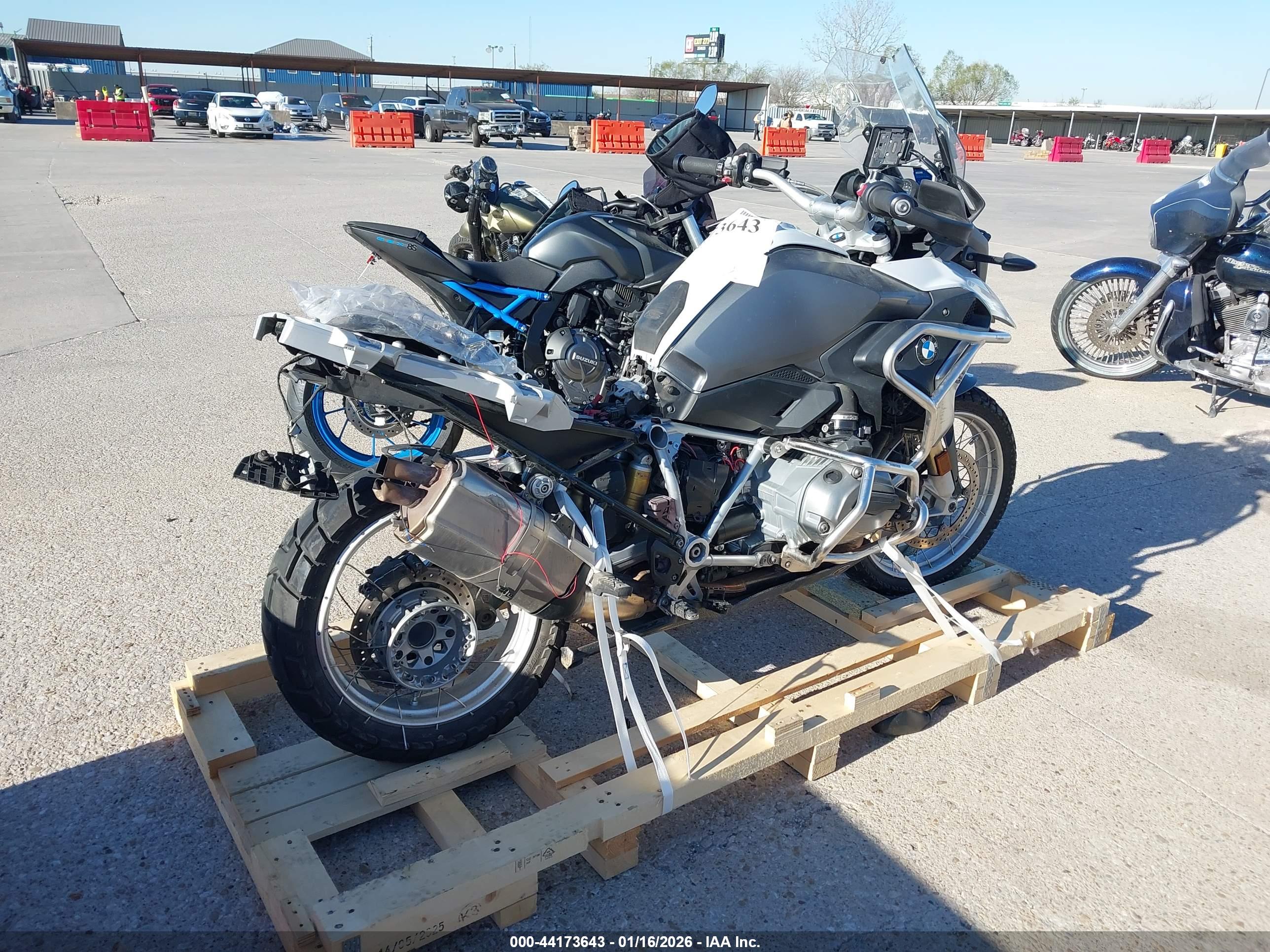BMW R1200 image 4
