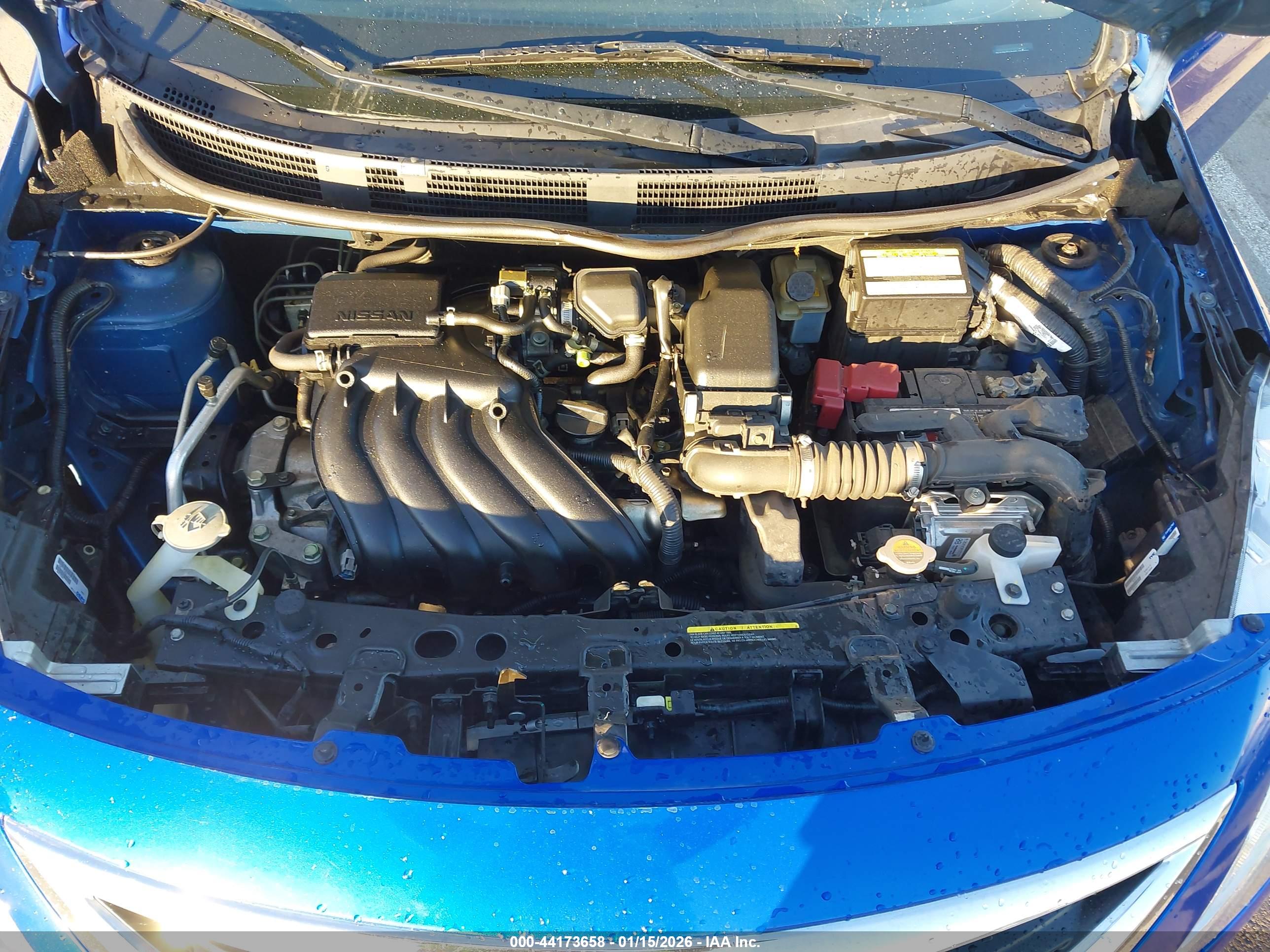 NISSAN VERSA image 10