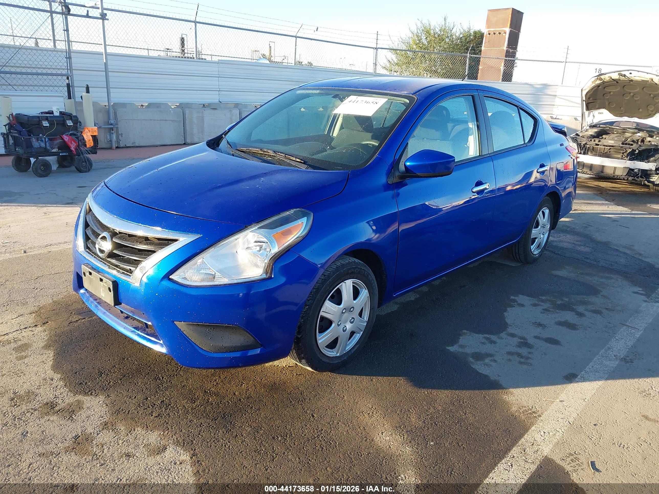 NISSAN VERSA image 2