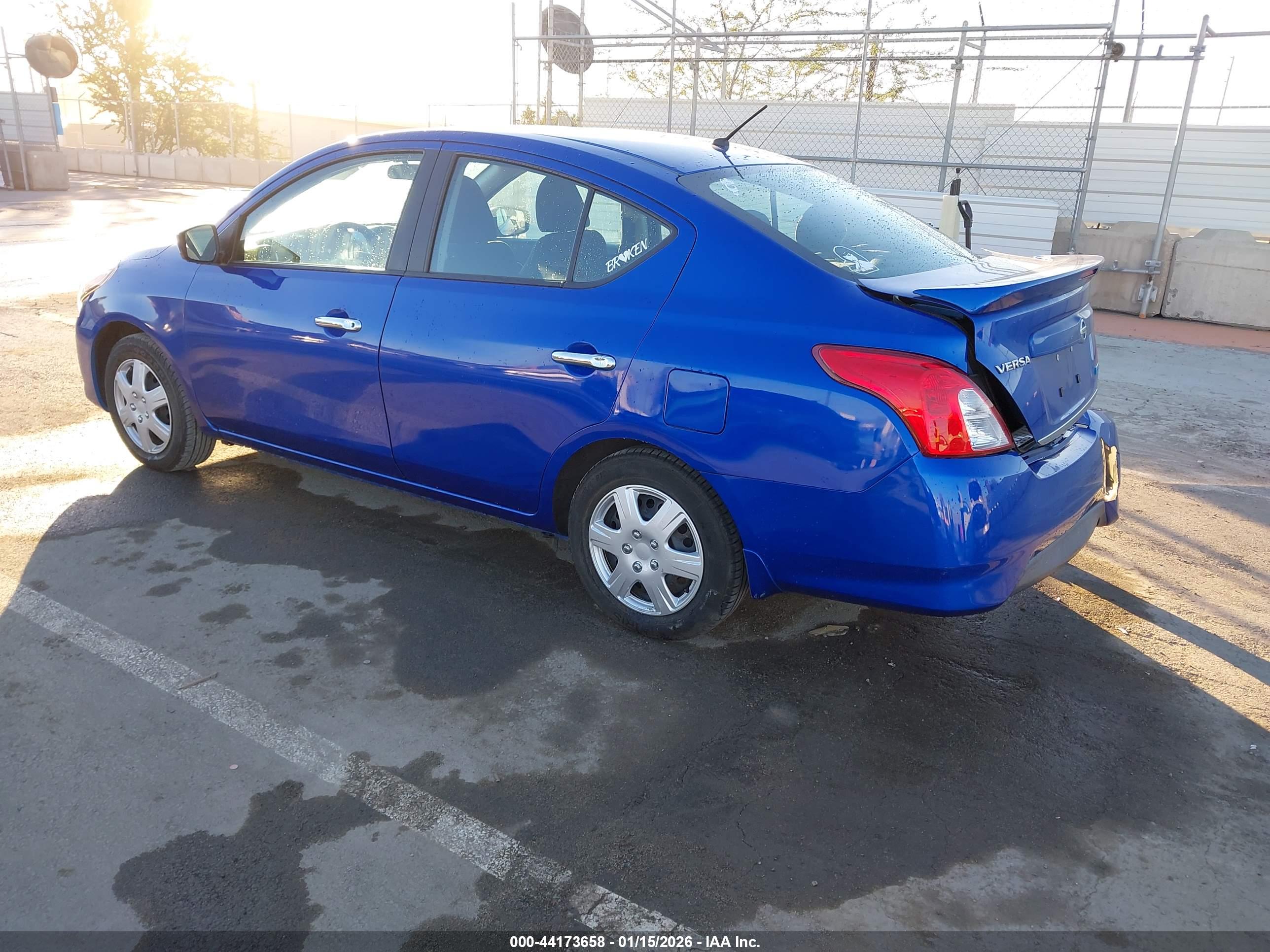 NISSAN VERSA image 3