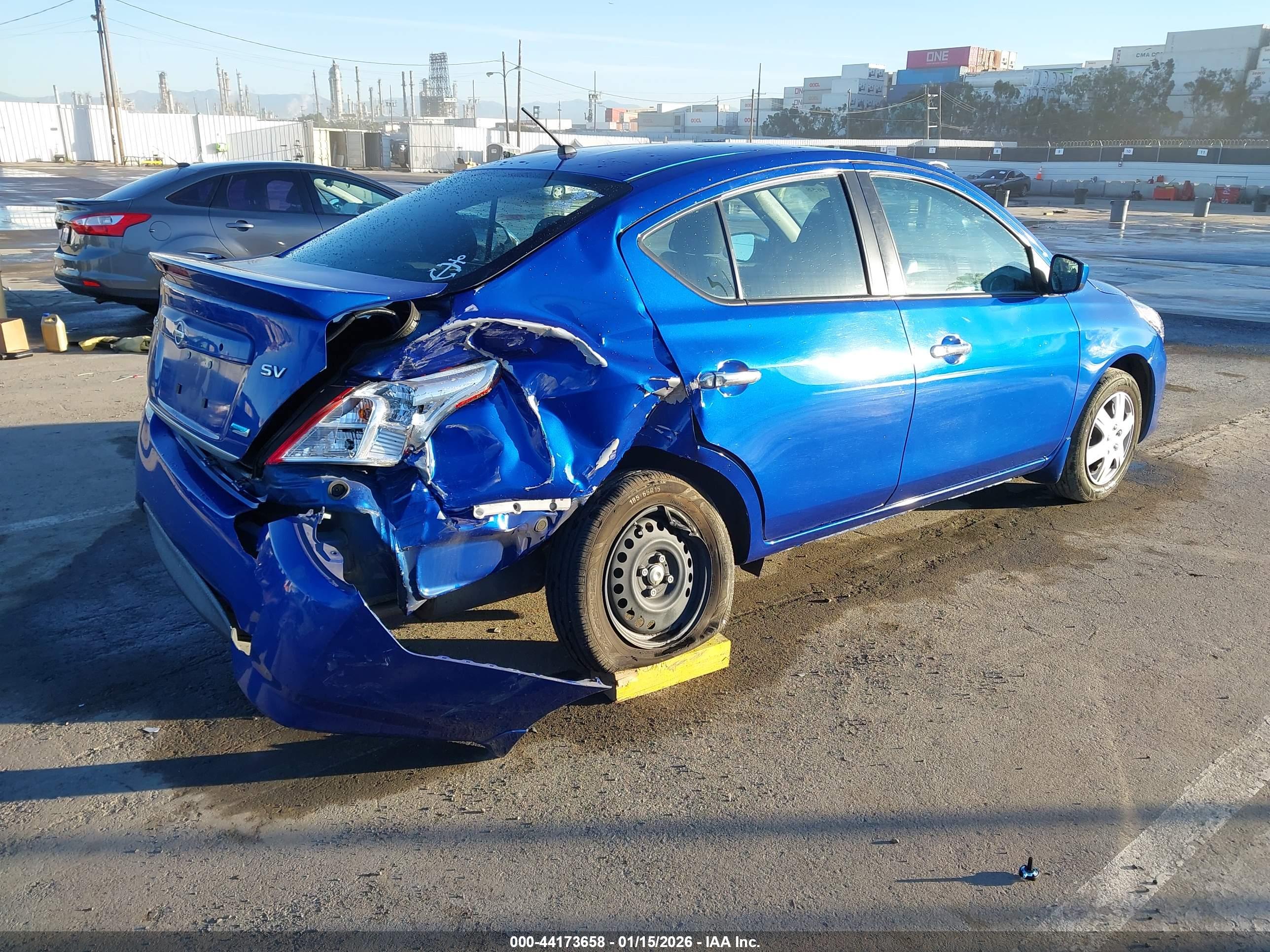 NISSAN VERSA image 4