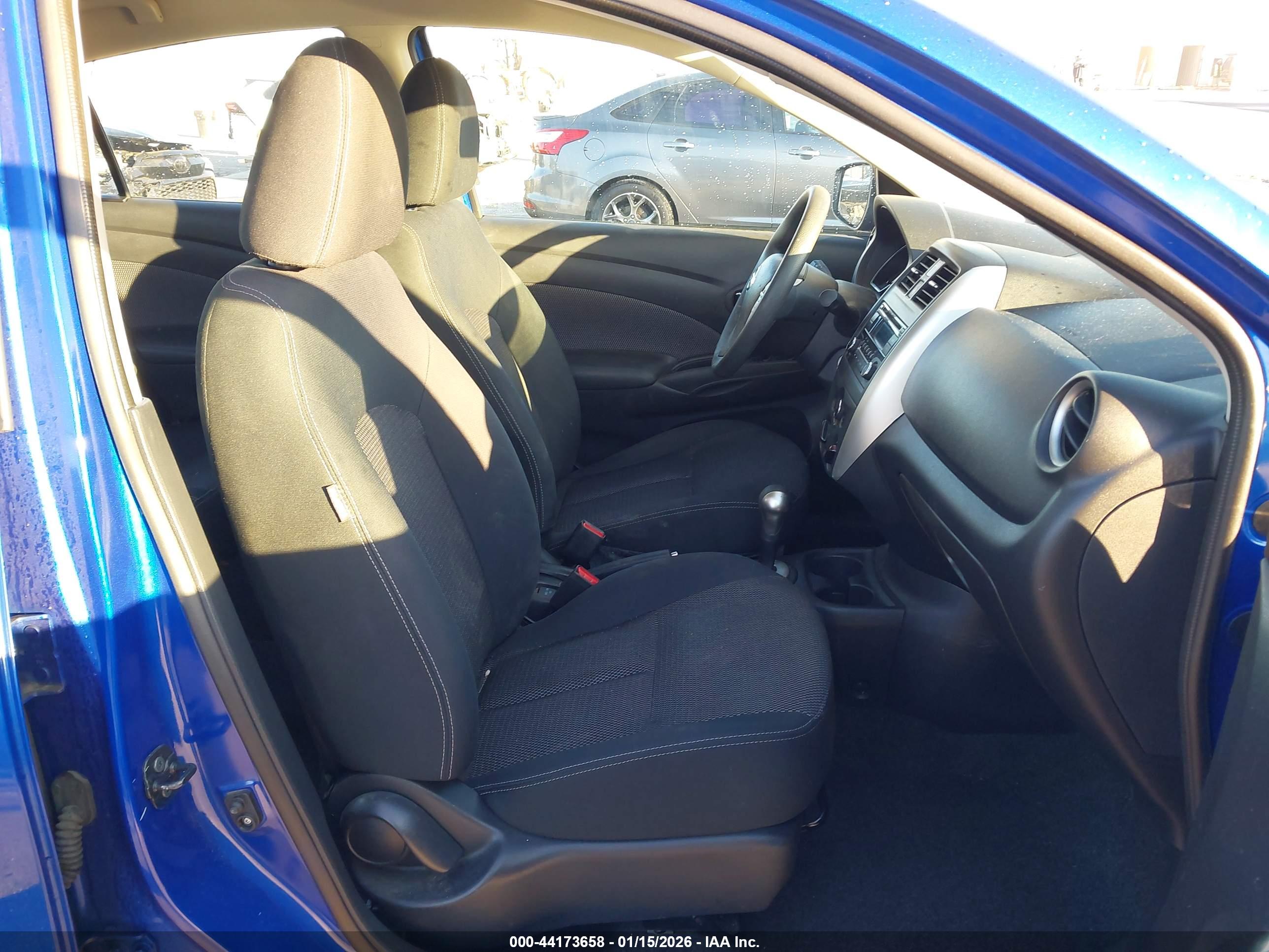 NISSAN VERSA image 5
