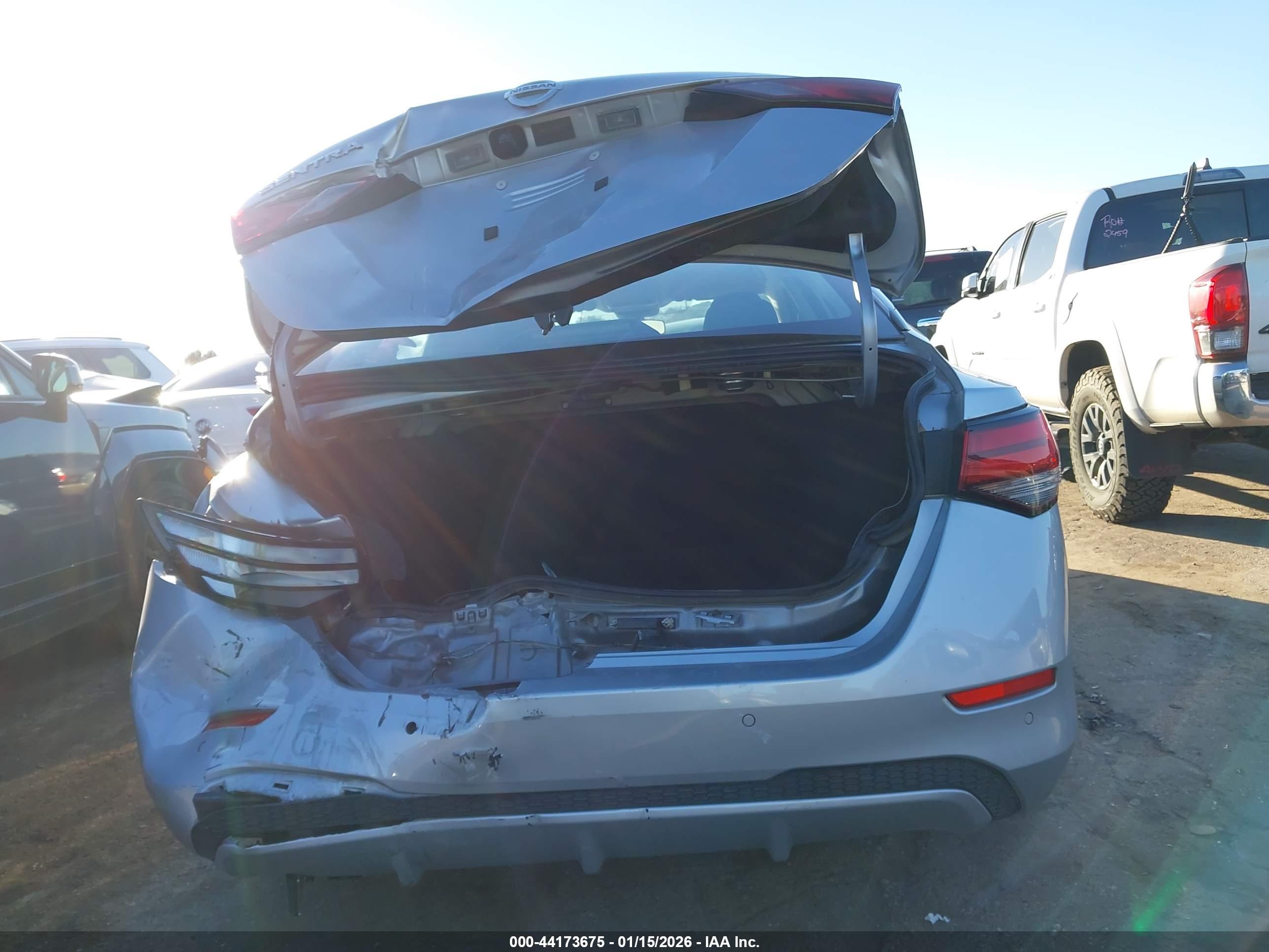NISSAN SENTRA image 6