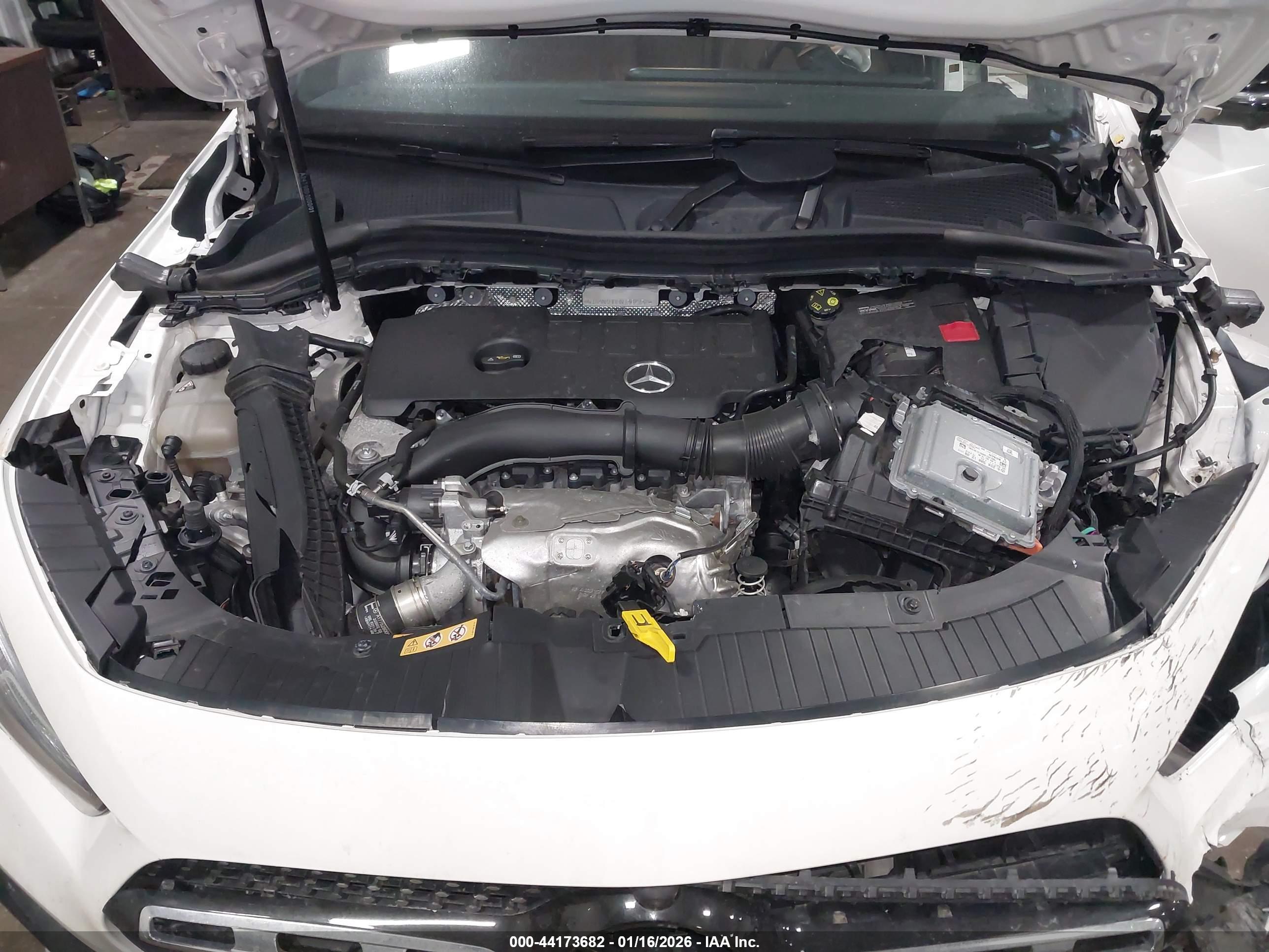 MERCEDES-BENZ GLA image 10