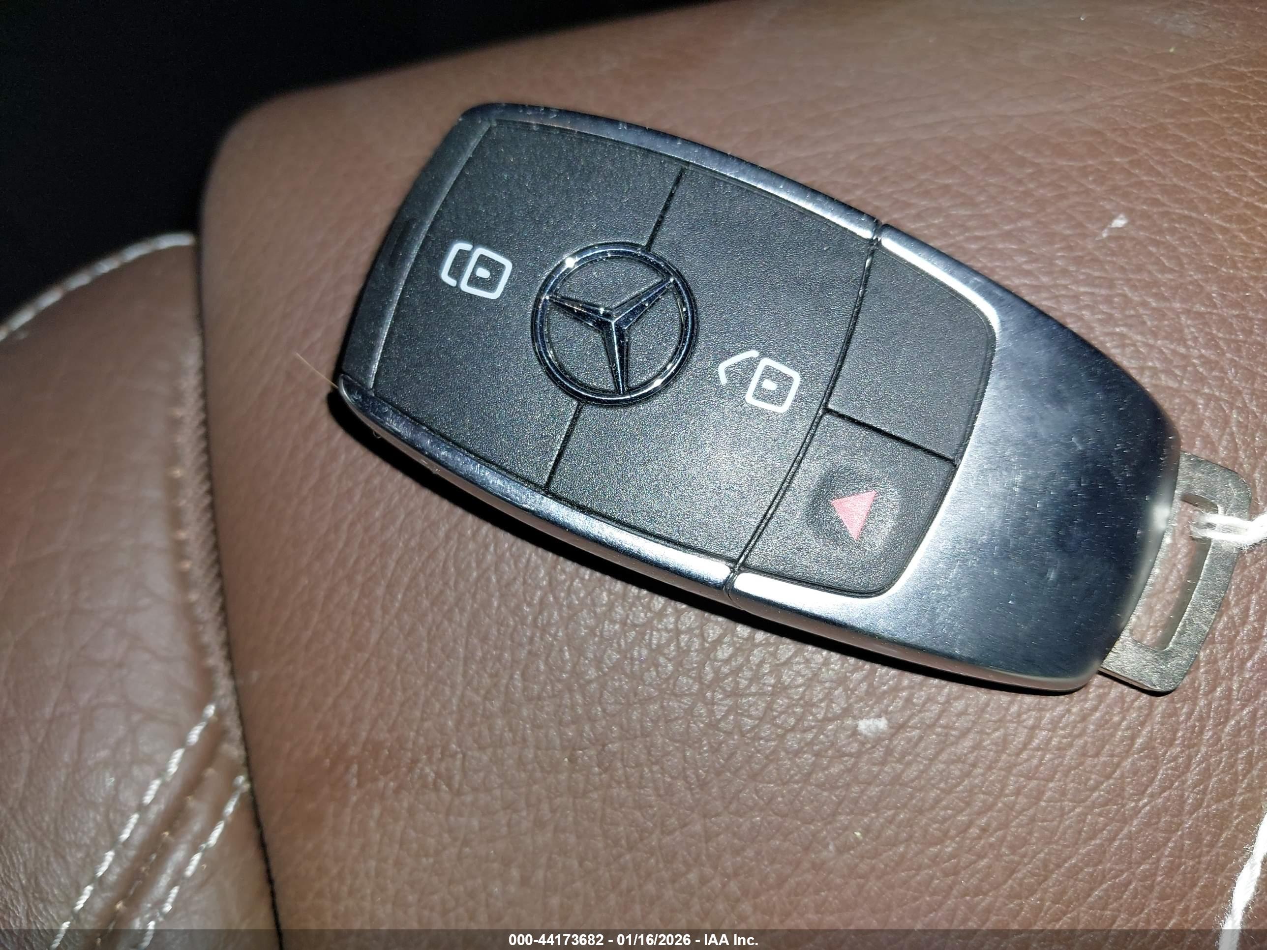 MERCEDES-BENZ GLA image 11
