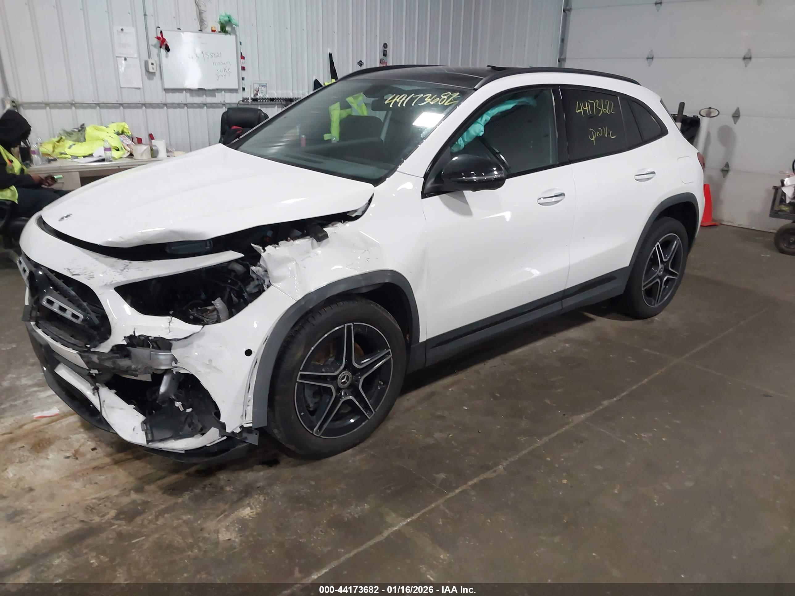 MERCEDES-BENZ GLA image 2