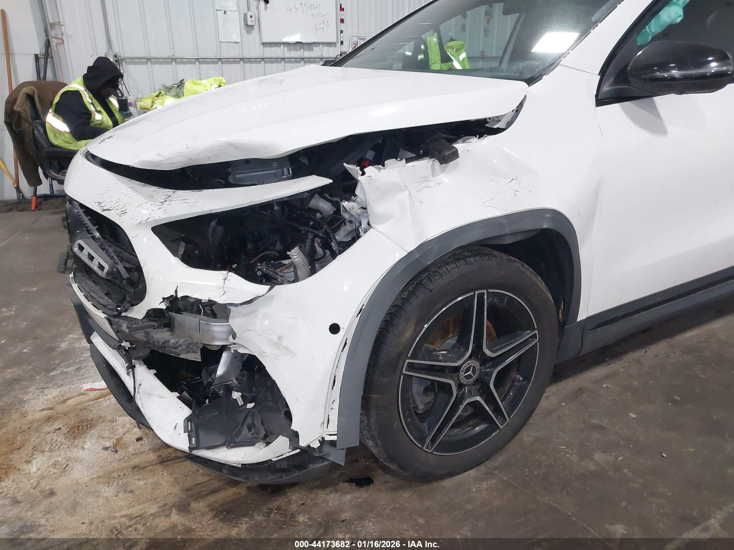 MERCEDES-BENZ GLA image 6