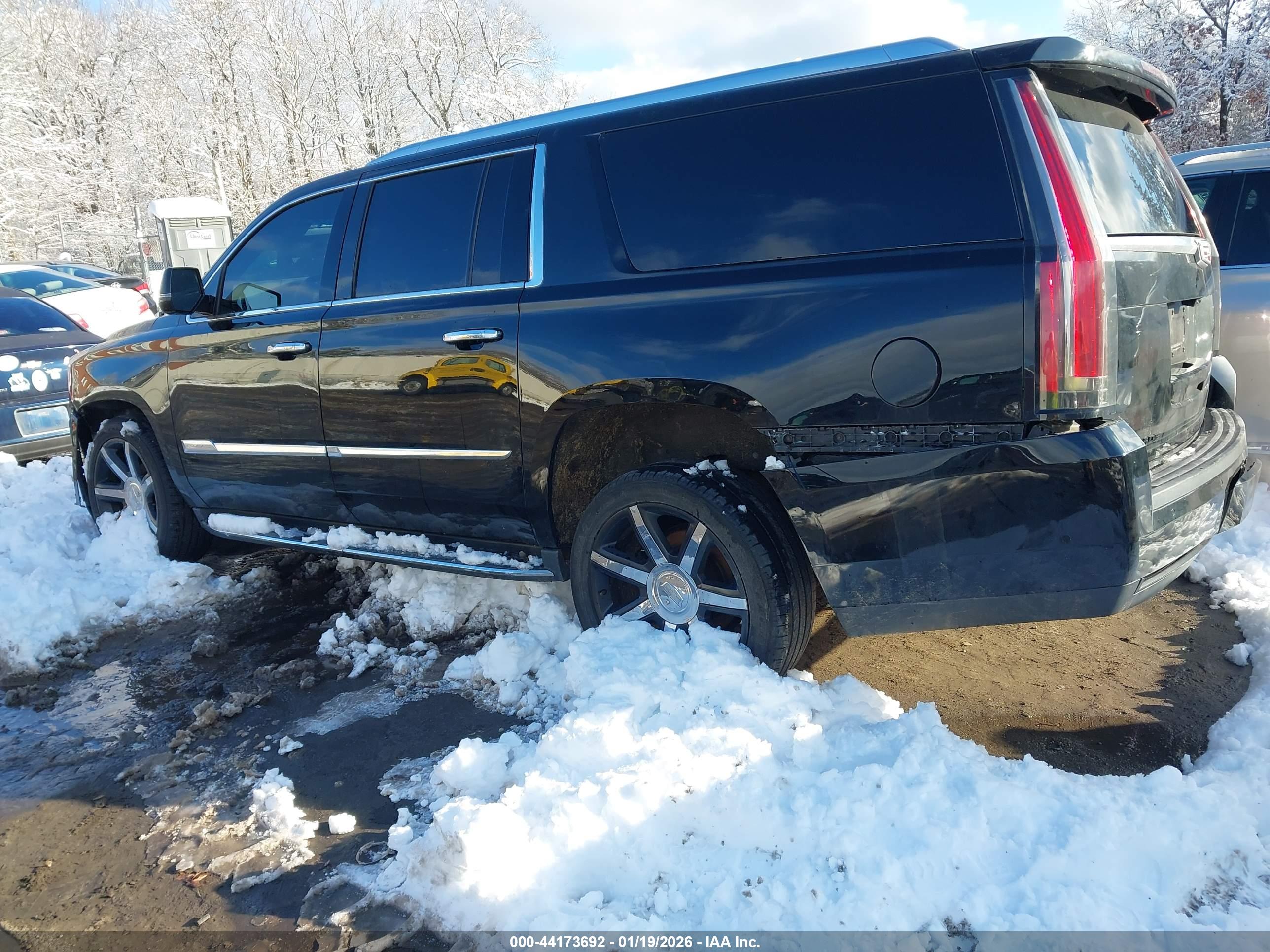 CADILLAC ESCALADE image 3