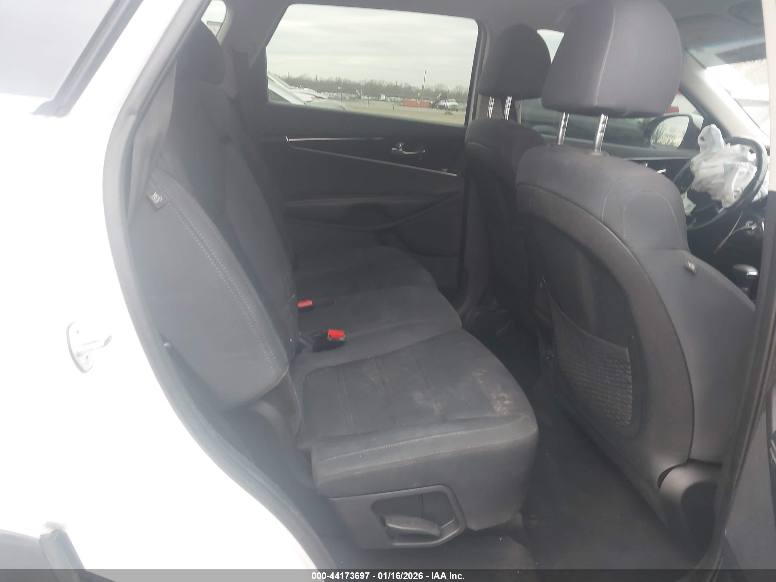 KIA SORENTO image 8