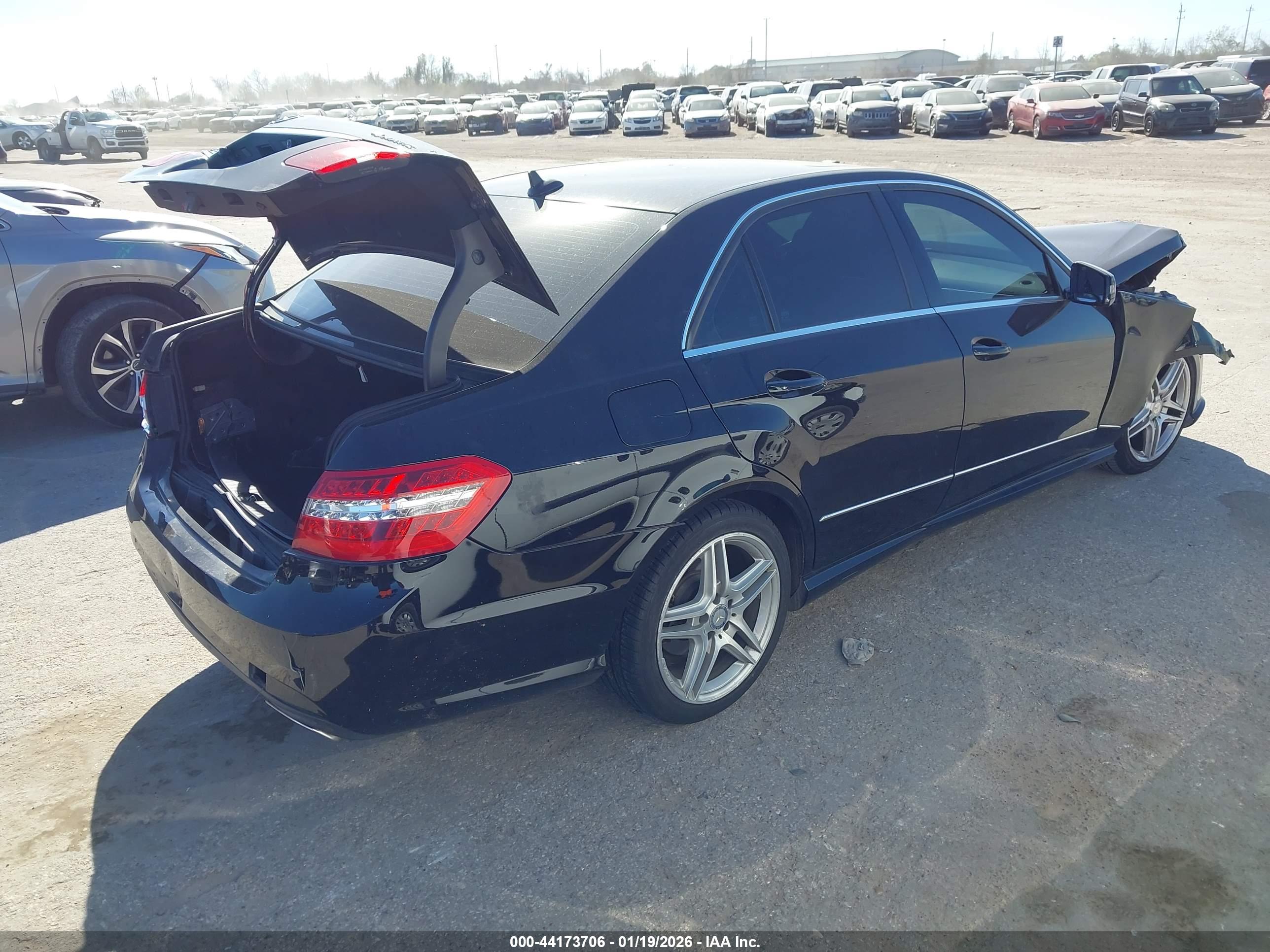 MERCEDES-BENZ E image 4