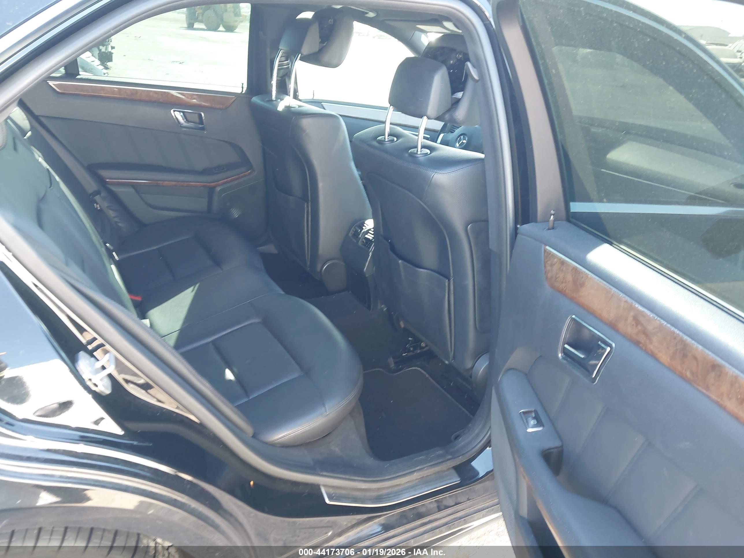 MERCEDES-BENZ E image 8